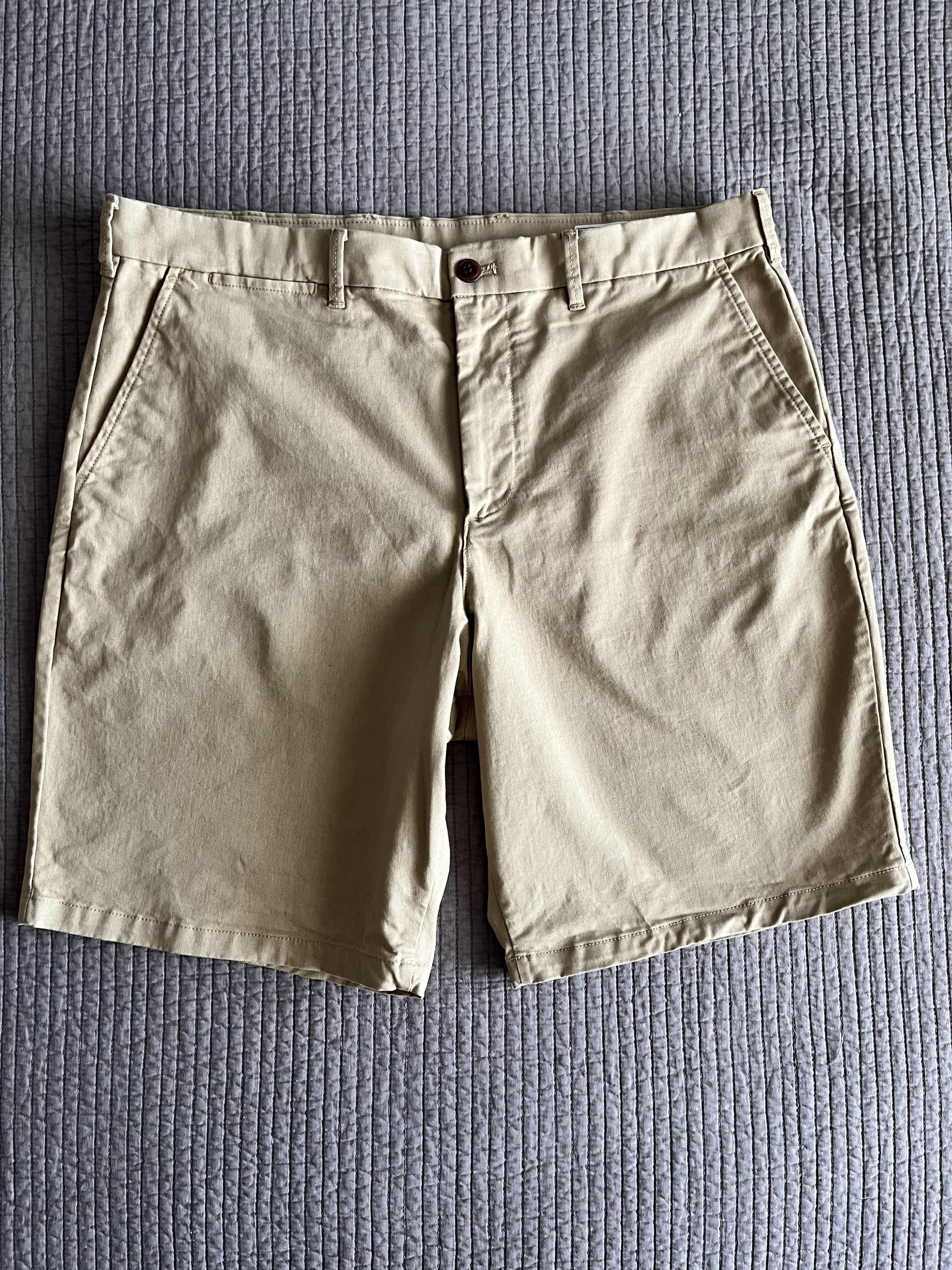Gap Khaki 10-inch Short Size US 36 / EU 52 - 1 Thumbnail