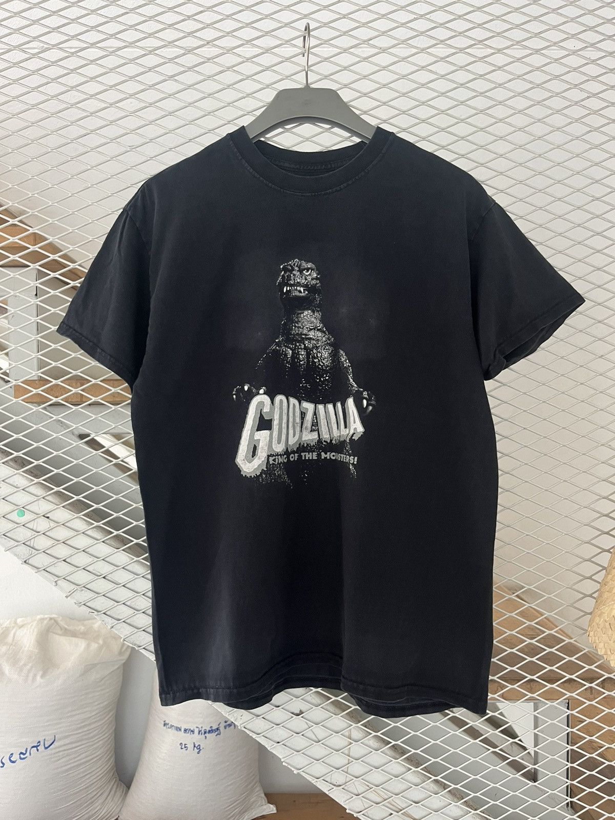 Vintage Vintage GODZILLA King of The Monsters! 2010’s T-shirt Size US L / EU 52-54 / 3 - 2 Thumbnail