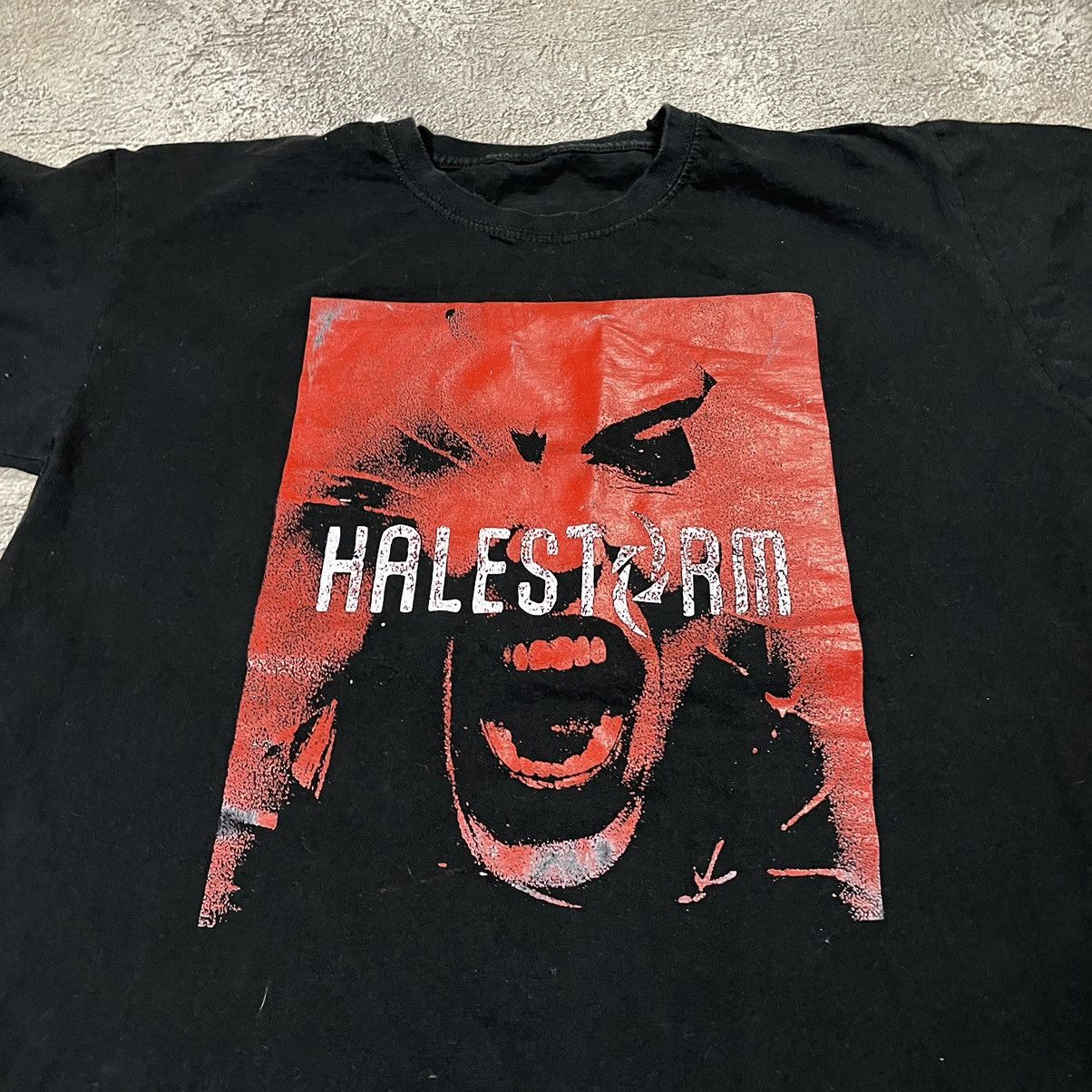 Vintage Vintage Y2K Halestorm Graphic Tee Grunge Band Tee Slim L Size US L / EU 52-54 / 3 - 4 Thumbnail