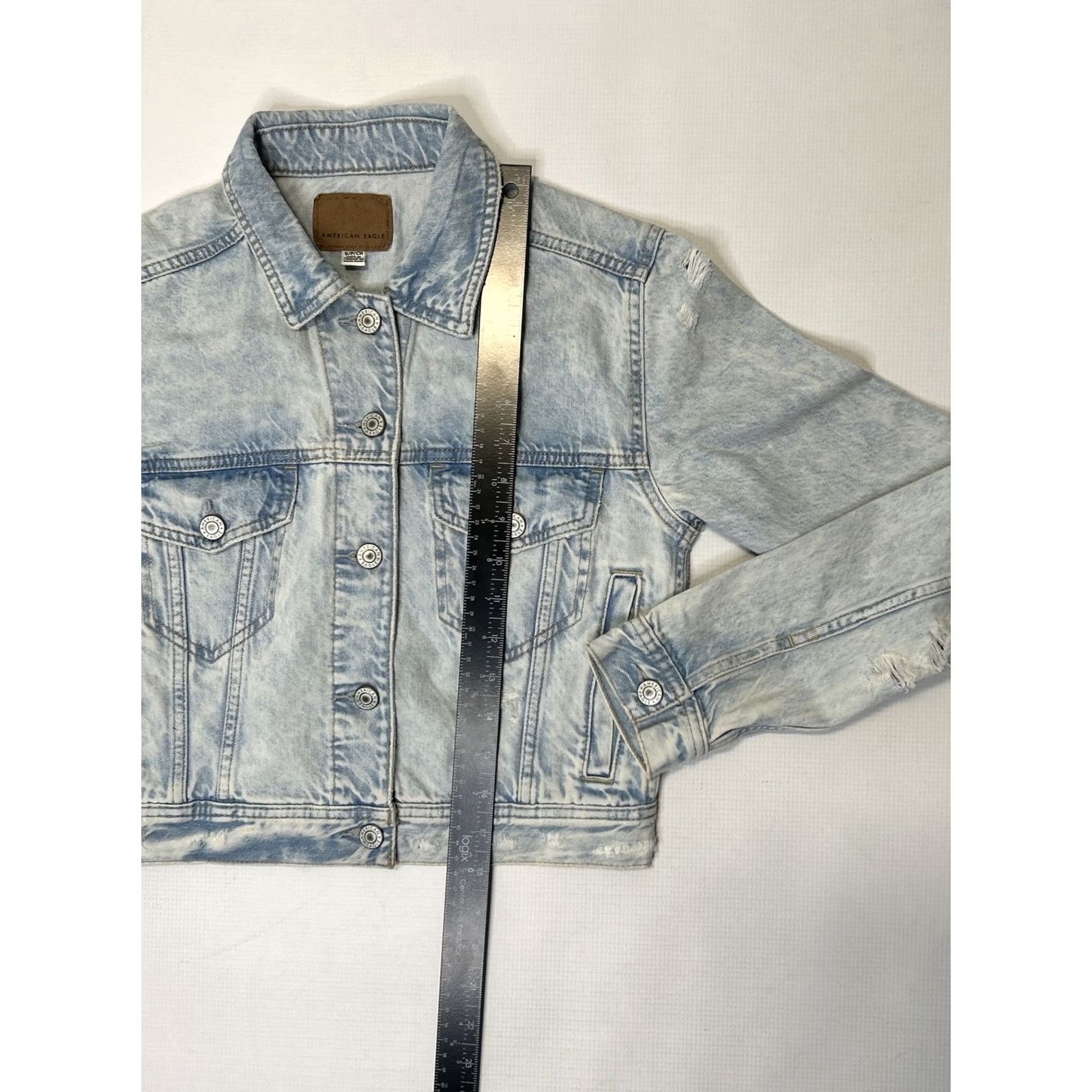 American Eagle Outfitters AEO American Eagle Light Blue Denim Jacket Cropped Distressed Button-Down Short Sleeve Classic Fit Size Small Womens Jacket Size 28" / US 6 / IT 42 - 7 Thumbnail