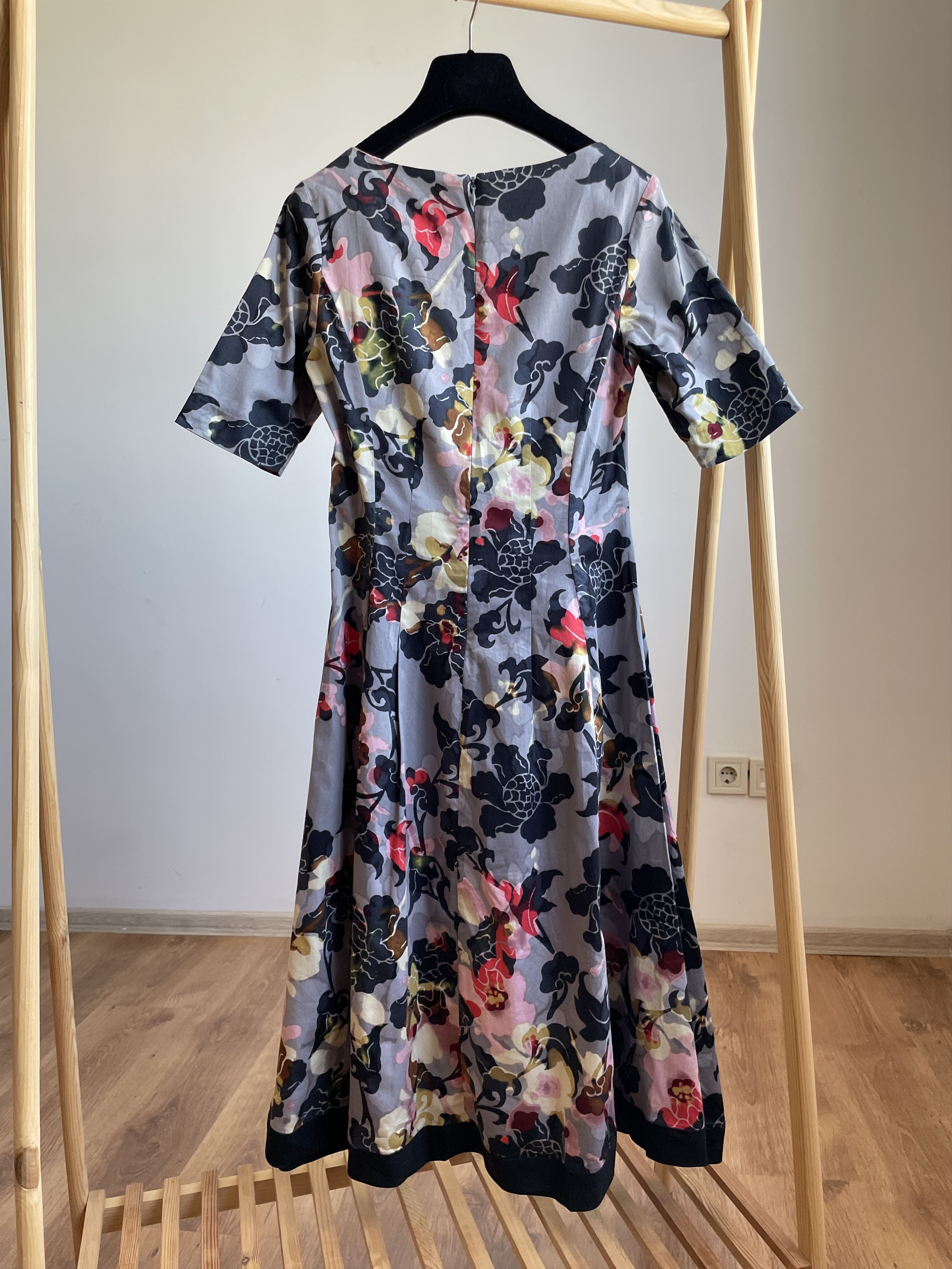 Designer Toast Floral Flare Short Sleeve Midi Dress Size UK 6 Size XS / US 0-2 / IT 36-38 - 2 Thumbnail