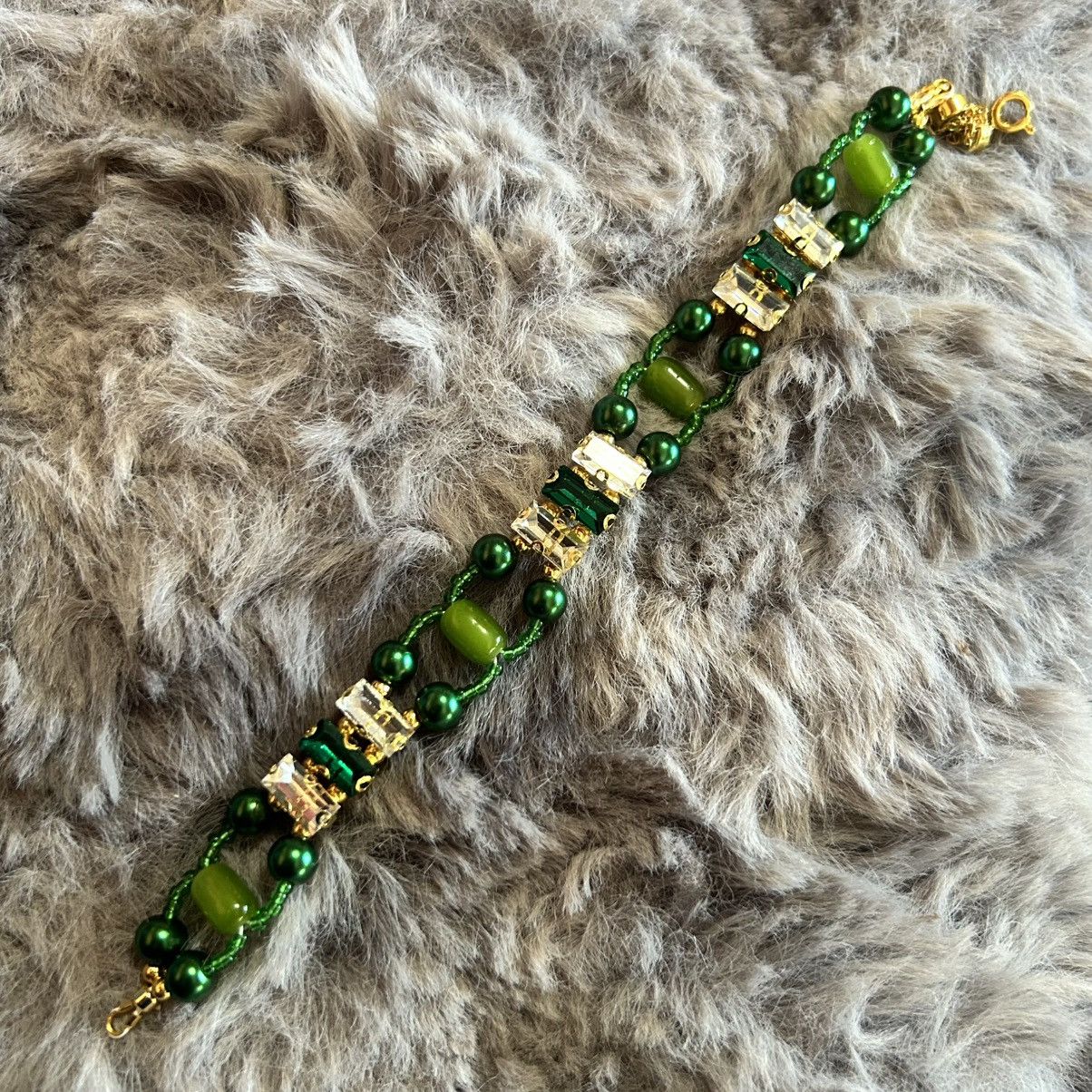 Handmade Handcrafted emerald green Czech glass pearl bracelet Size ONE SIZE - 8 Thumbnail