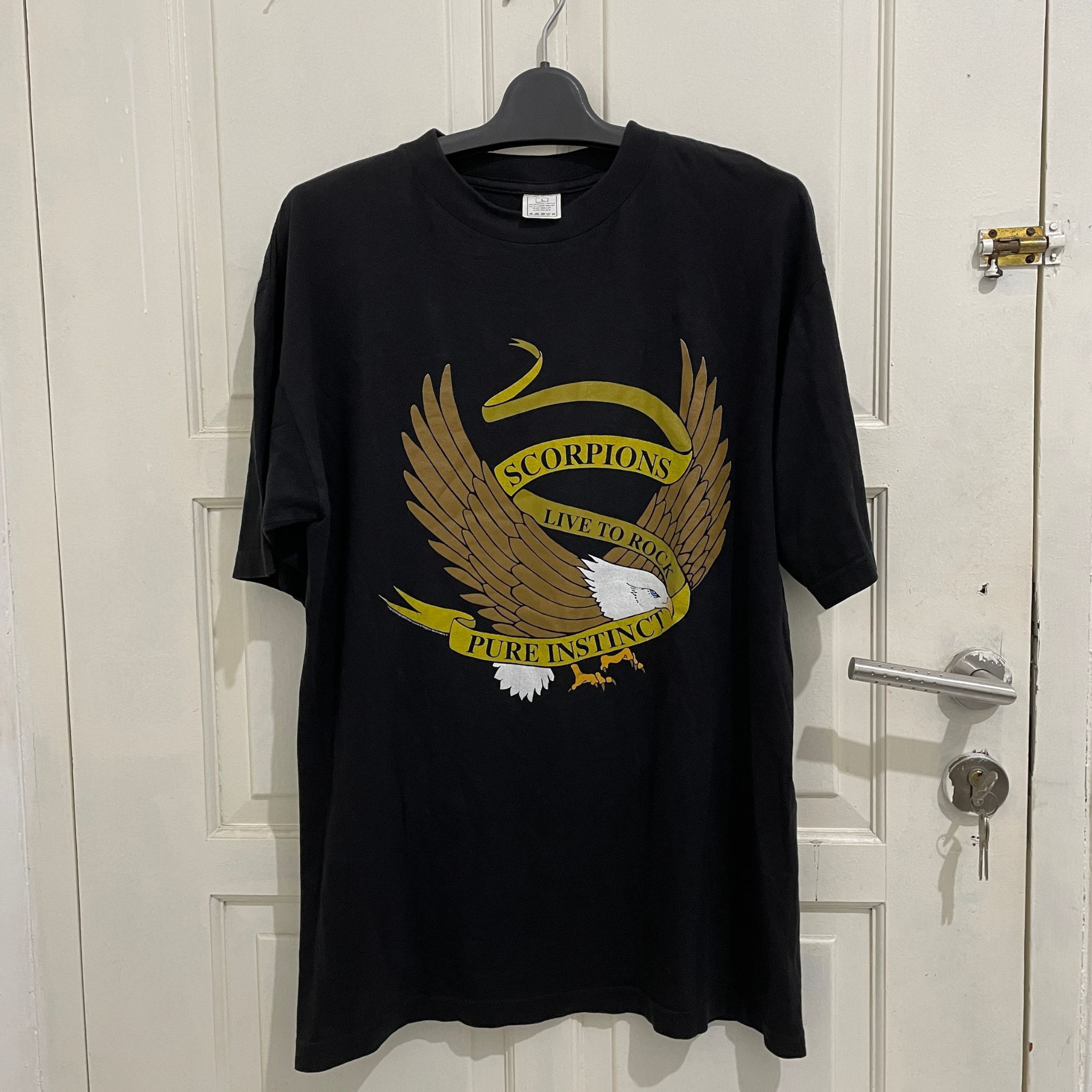 Vintage Vintage 1996 Scorpions Rock Band Tee L fit XL T-shirt Size US L / EU 52-54 / 3 - 1 Thumbnail