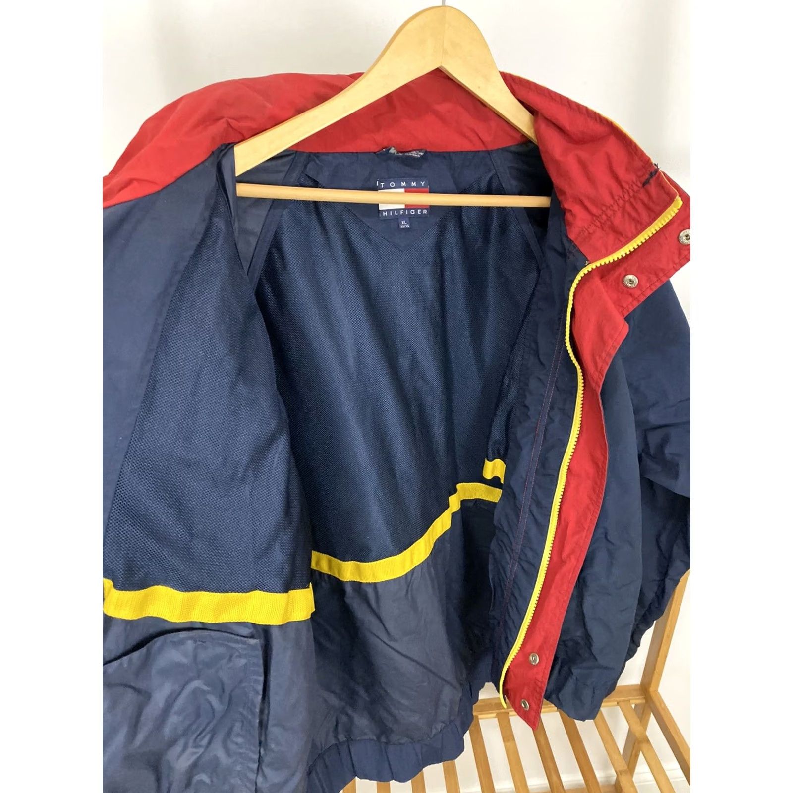 Tommy Hilfiger VTG Tommy Hilfiger Spell Out Flag Windbreaker Full Zip Hooded Jacket XL Mens Blue Red Yellow Size US XL / EU 56 / 4 - 4 Thumbnail