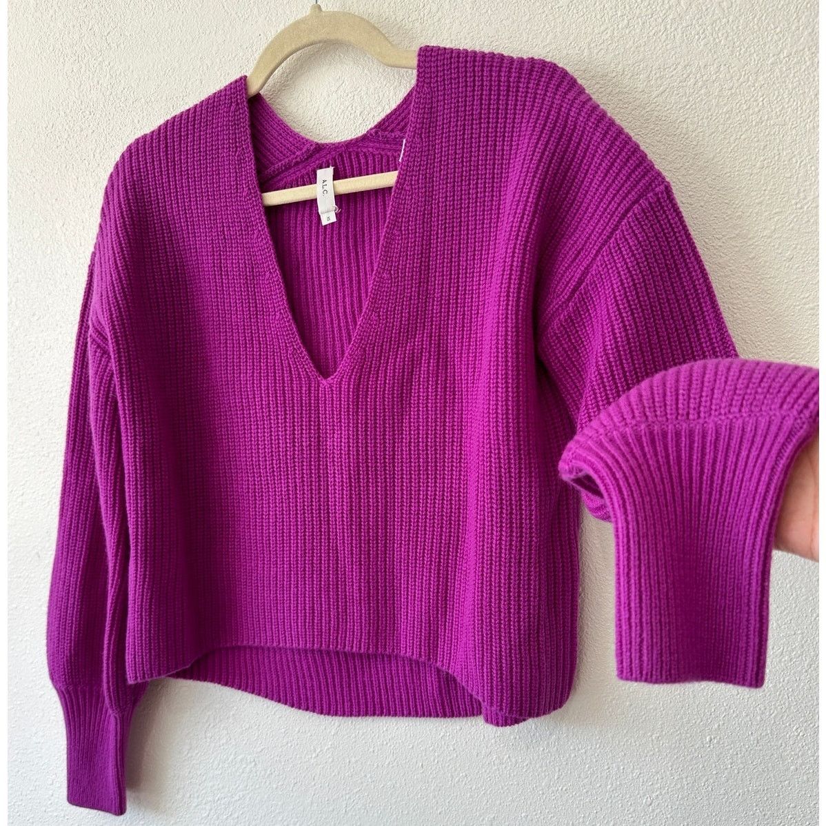 A.L.C. A.L.C. Violet Deep V-Neck Long Sleeve Boxy Crop Sweater XS Size XS / US 0-2 / IT 36-38 - 1 Thumbnail