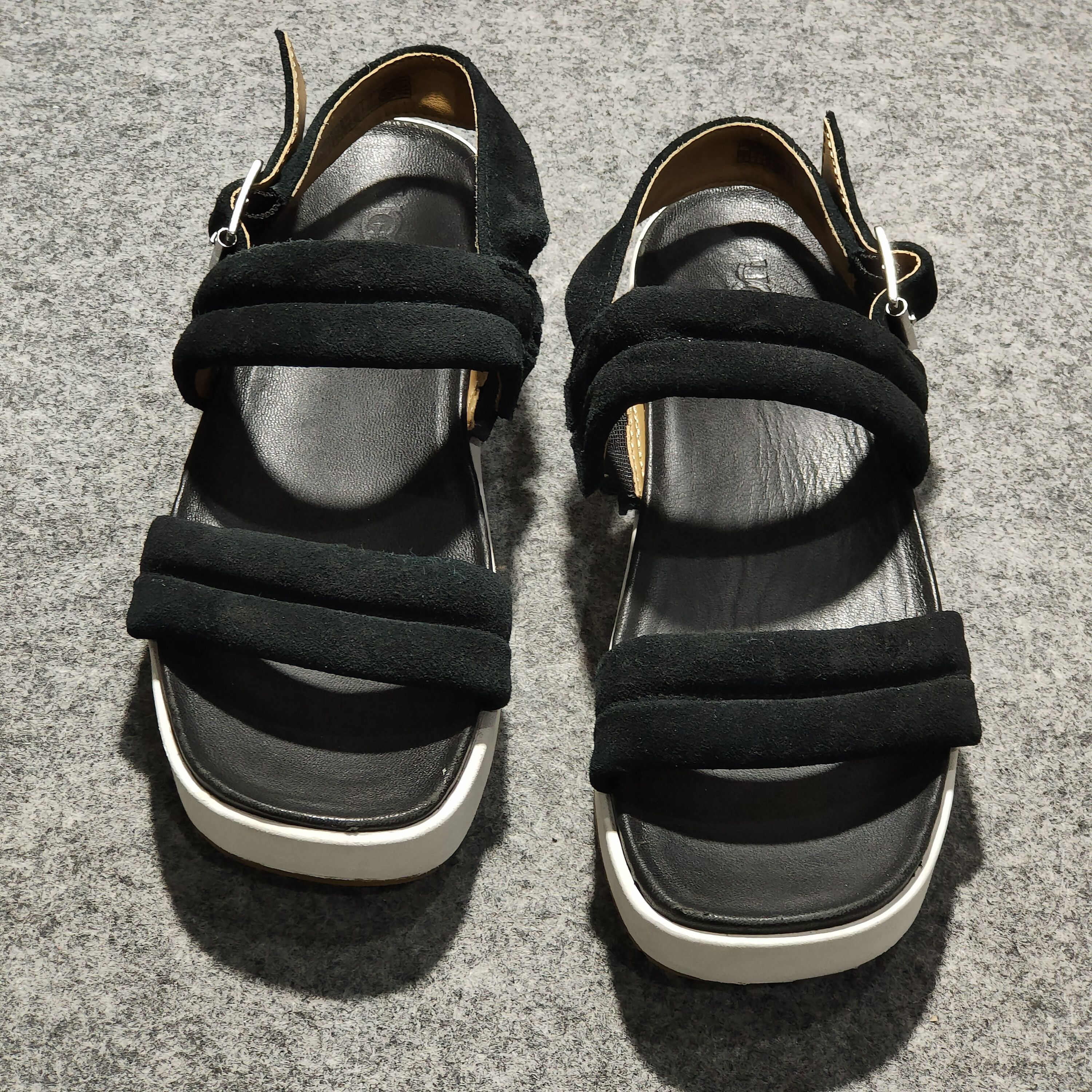 Ugg 🔥UGG(WMNS) Lynnden Outdoor Casual Open Toe Sports Sandals Size US 6 / IT 36 - 2 Thumbnail