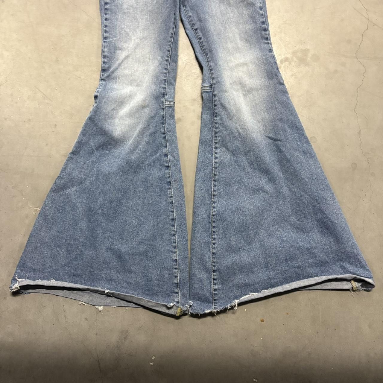 Vintage Crazy Vintage Y2K/2000s Super Baggy Super Wideleg Medium Wash Denim Jeans! Size 25" / US 0 / IT 36 - 3 Thumbnail