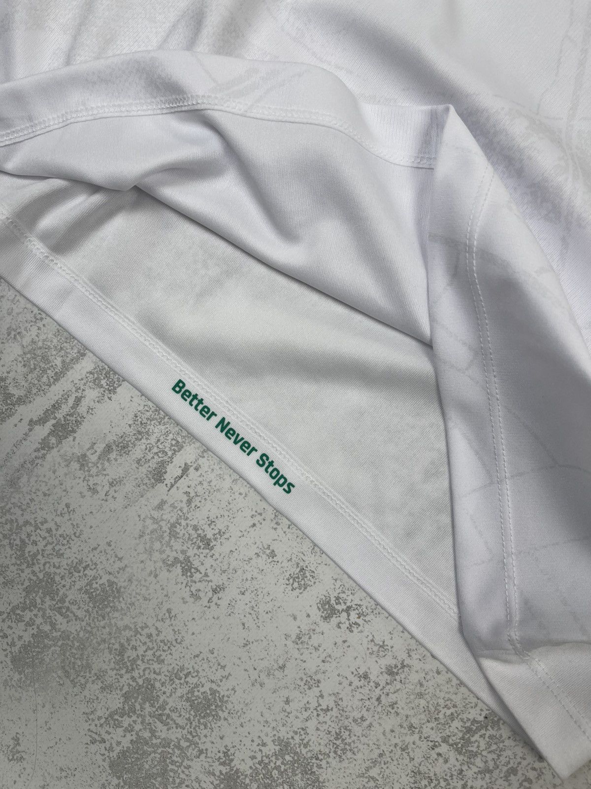 Castore 2022/23 Newcastle Utd Third Kit - White/Green "Saudi" Size US L / EU 52-54 / 3 - 8 Thumbnail