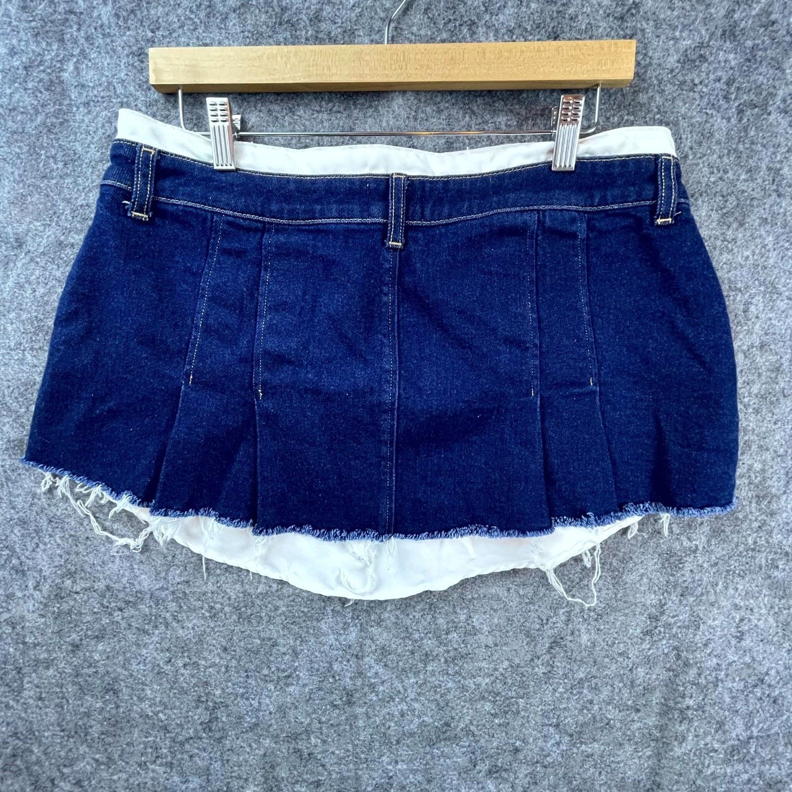 Bdg BDG Micro Mini Skirt Womens Large Blue Denim Pleated Frayed Size 32" / US 10 / IT 46 - 2 Thumbnail