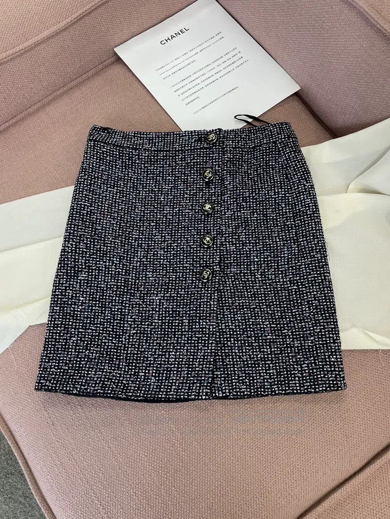 Chanel Chanel 23P black coloured tweed skirt short skirt Size 25" / US 0 / IT 36 - 1 Thumbnail