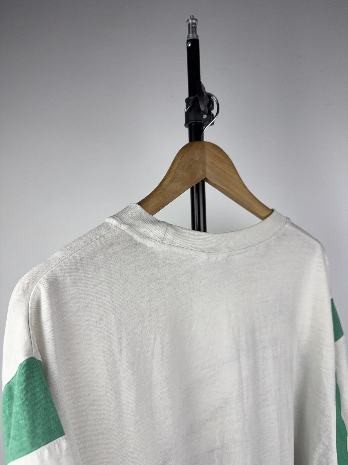 Adidas Retro Adidas Vintage 90s White T-Shirt Chevron Stripe Logo Size US L / EU 52-54 / 3 - 11 Thumbnail