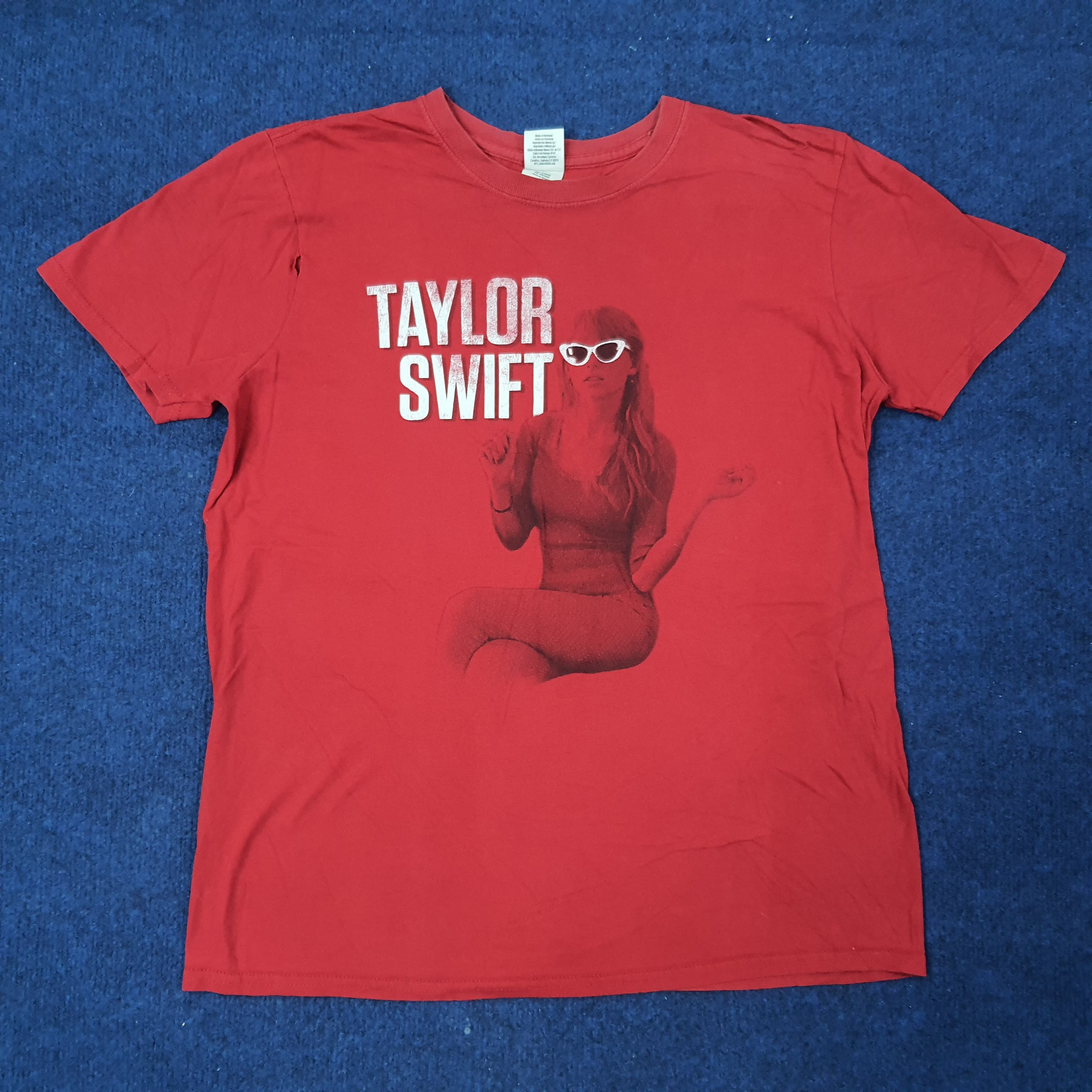 Band Tees Vintage Taylor Swift American Singer Tshirt C249N3 Size US M / EU 48-50 / 2 - 1 Thumbnail