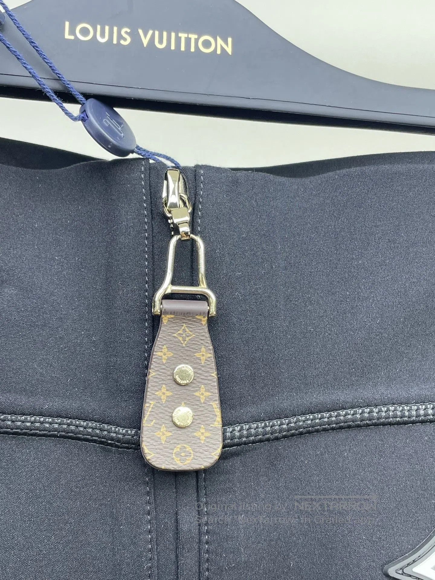 Louis Vuitton LV 25 High-Waist Yoga Pants. Size US 34 / EU 50 - 5 Thumbnail