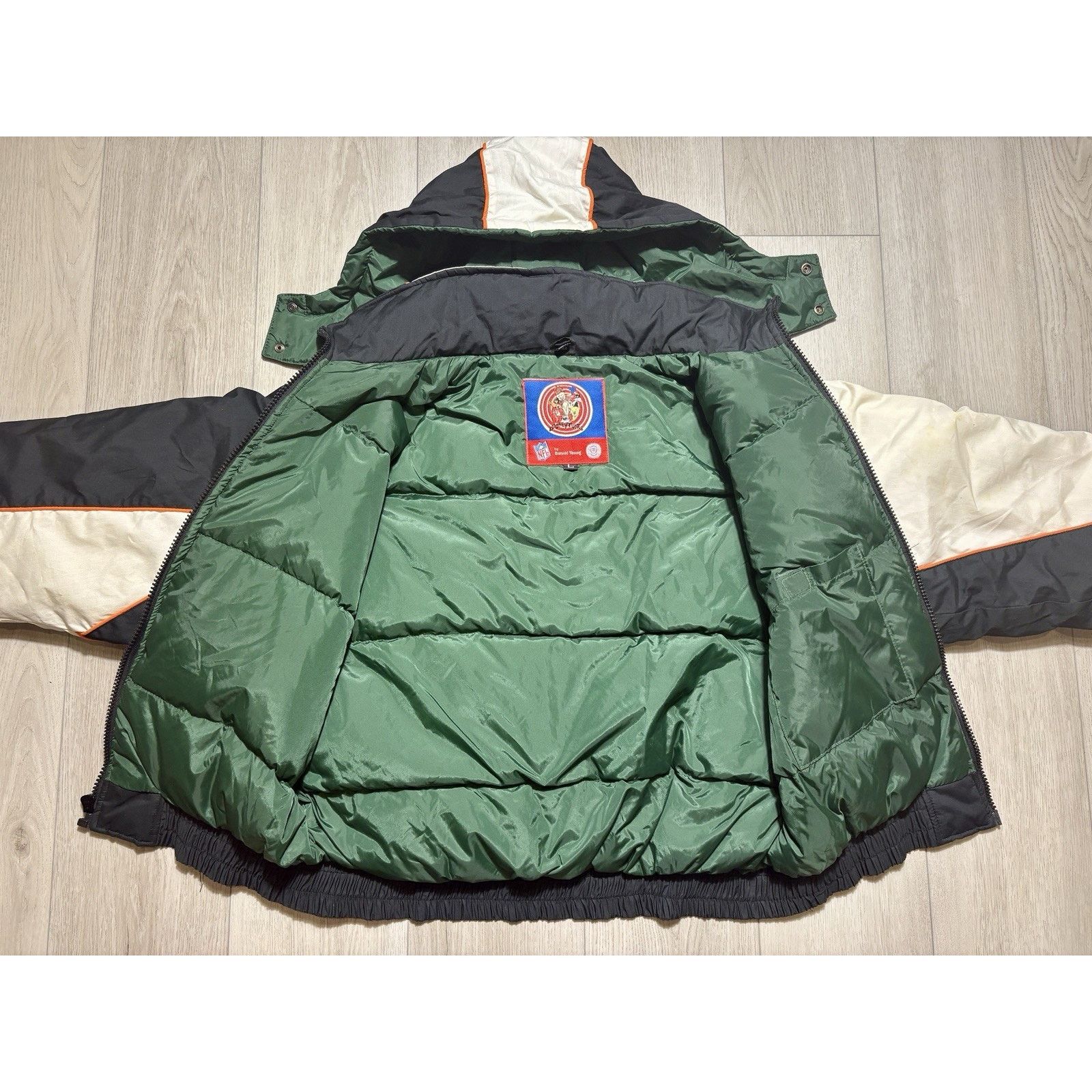 NFL Daniel Young X Looney Tunes Miami Hurricanes Puffer L Size US L / EU 52-54 / 3 - 6 Thumbnail