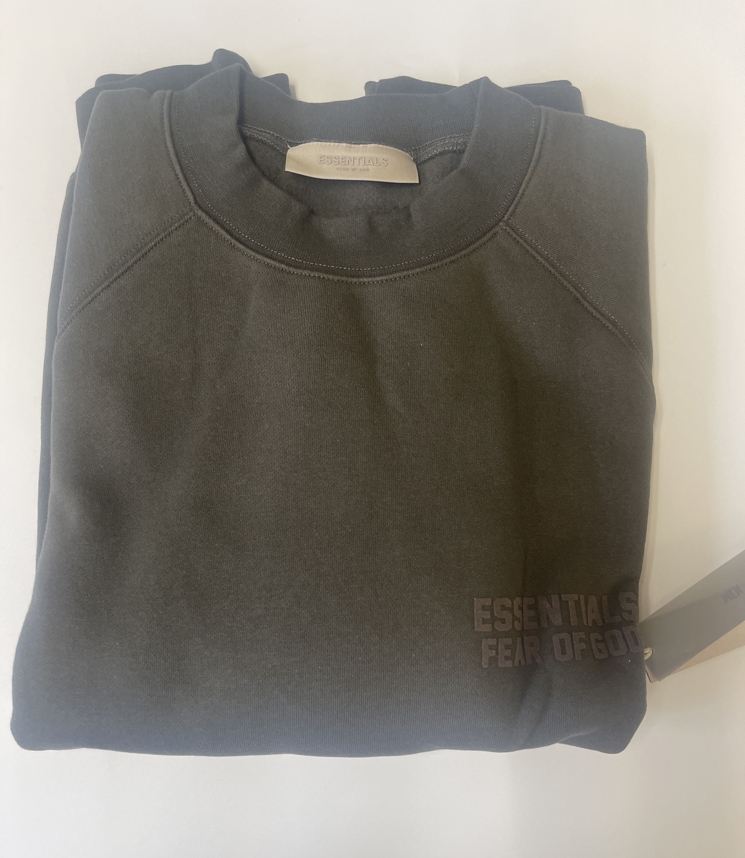 Essentials 🔥Fear of God Essentials Crewneck Off Black Sz (M) Size US M / EU 48-50 / 2 - 4 Thumbnail