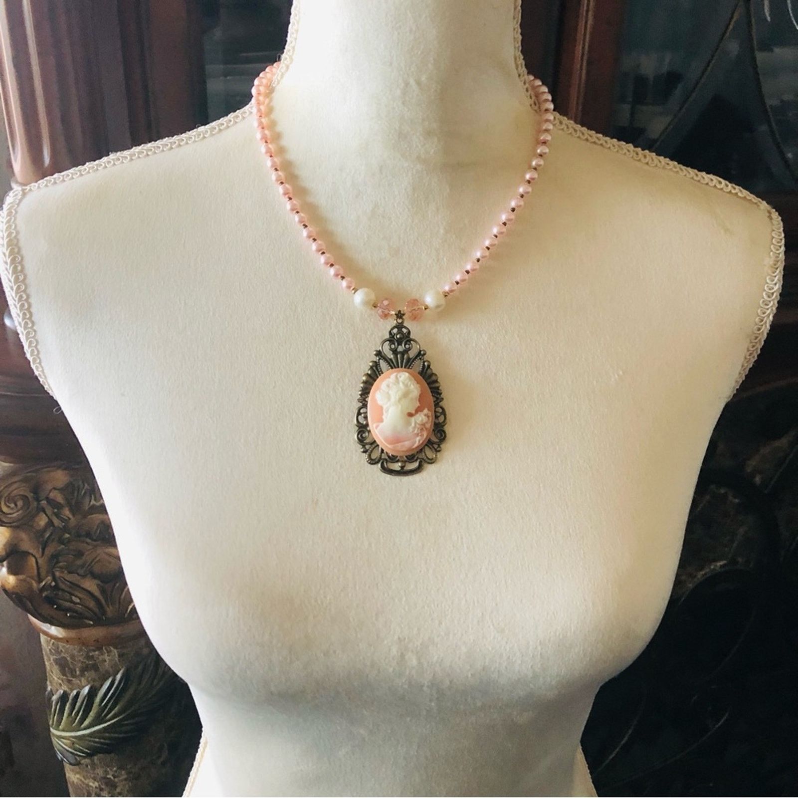 Handmade Handcrafted repurpose victorian lady cameo Pearl necklace Size ONE SIZE - 5 Thumbnail