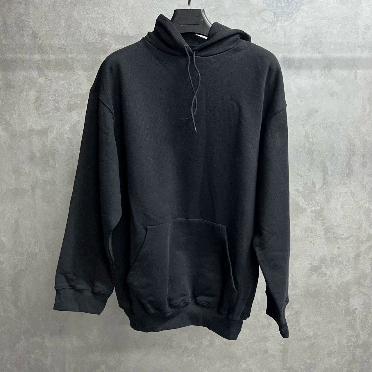 Balenciaga Balenciaga Retro Printed Black Hoodie XS Men Size US XS / EU 42 / 0 - 1 Thumbnail
