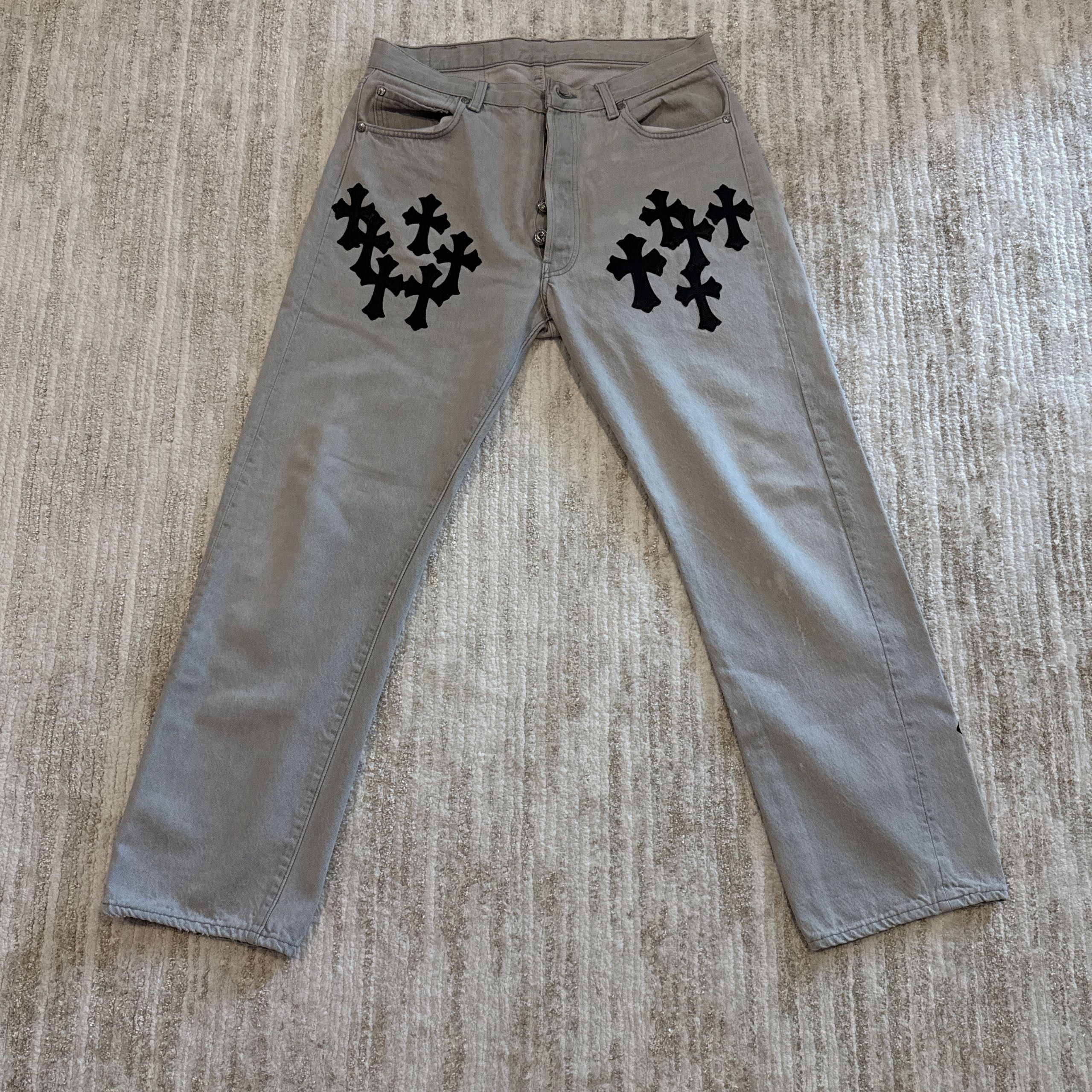 Chrome Hearts Chrome Hearts × Levi’s 501, Lambskin Cross Patch, Light Grey Size US 33 - 1 Thumbnail