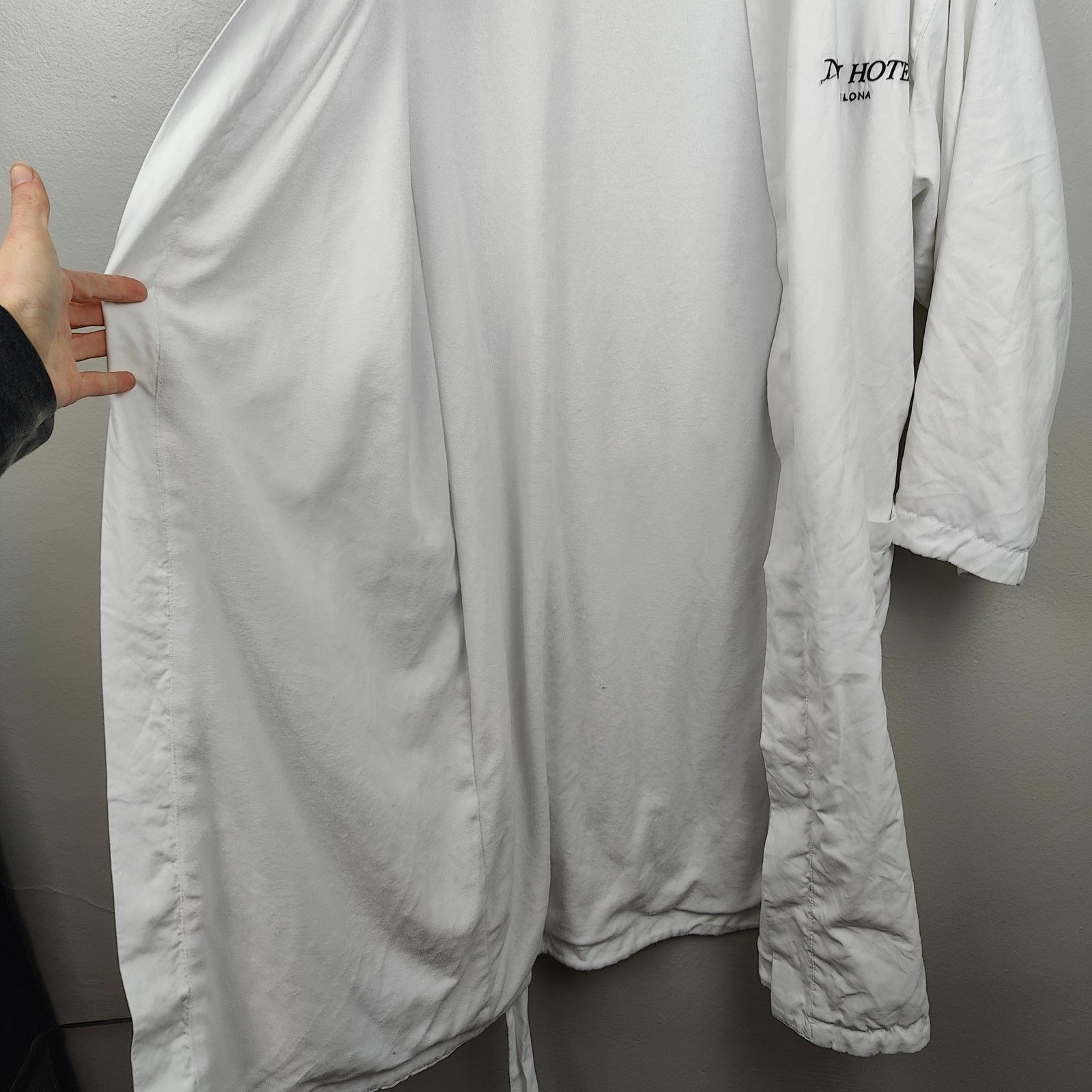 Other Nobu Hotel Barcelona Robe Size Medium White Terry Size US M / EU 48-50 / 2 - 7 Thumbnail