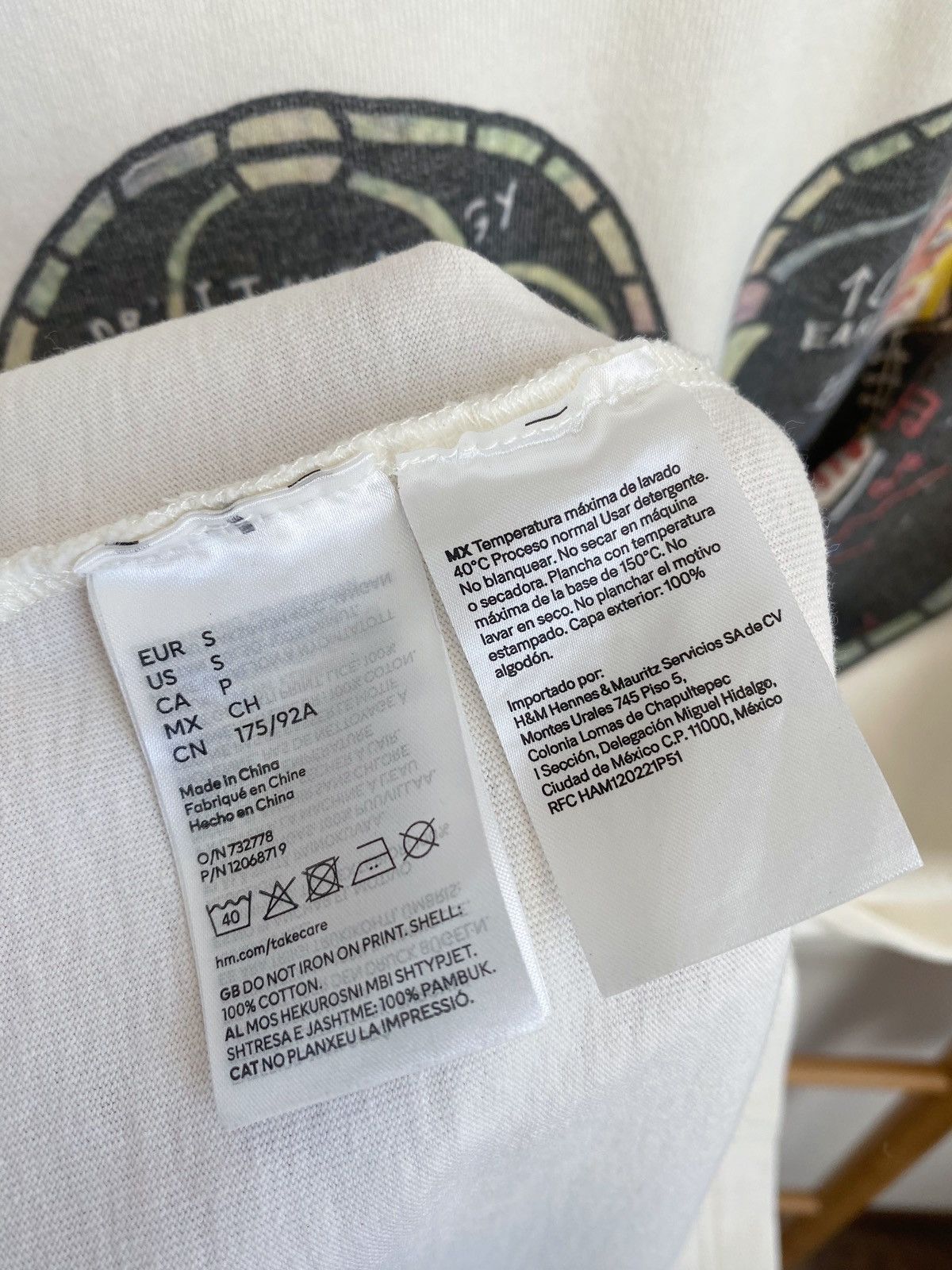 H&M × Jean-Michel Basquiat × Who Decides War WHO DECIDES WAR x BASQUIAT x H&M LONG SLEEVE RELAXED T-SHIRT Size US S / EU 44-46 / 1 - 12 Thumbnail
