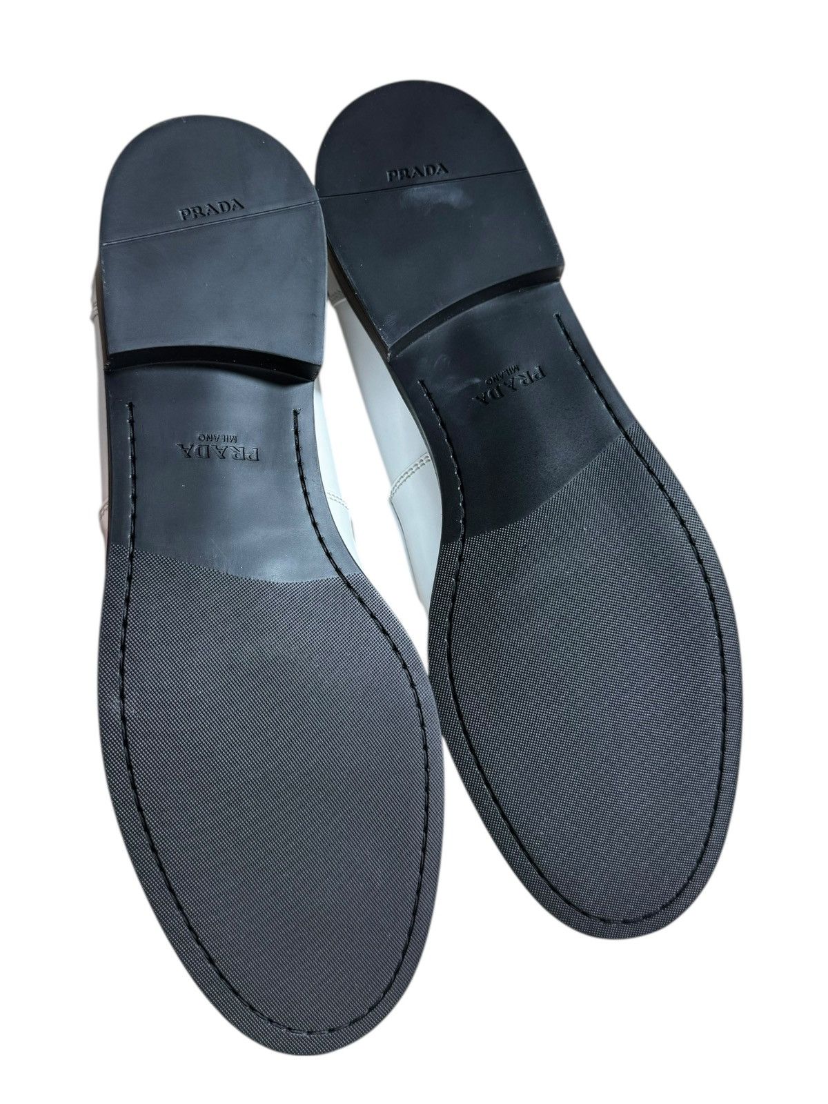 Prada Prada white leather loafers with gold logo, size 41 Size US 11 / IT 41 - 9 Thumbnail