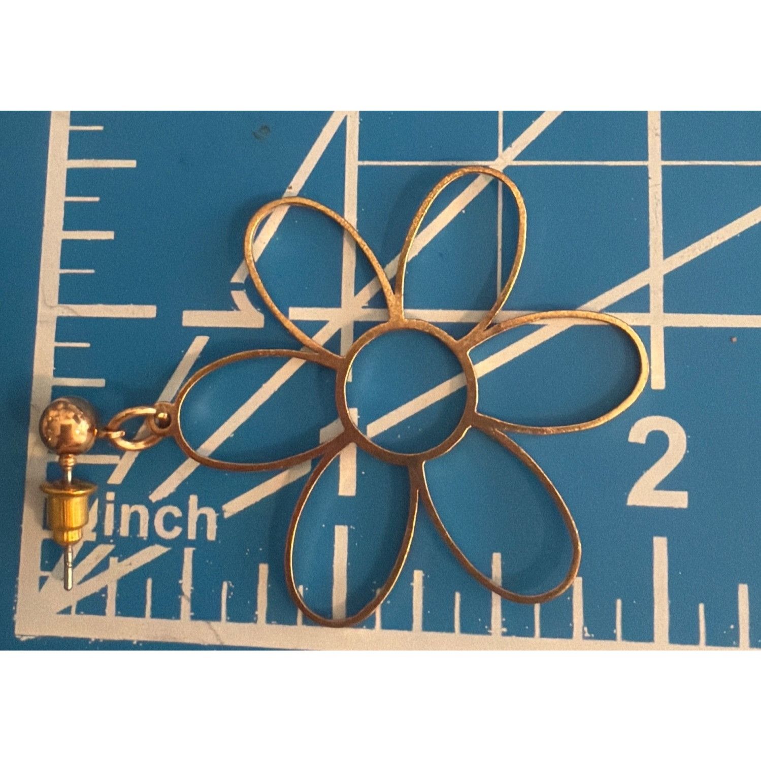 Other Gold Tone Open Flower Drop Dangle Earrings Lightweight State Size ONE SIZE - 5 Thumbnail