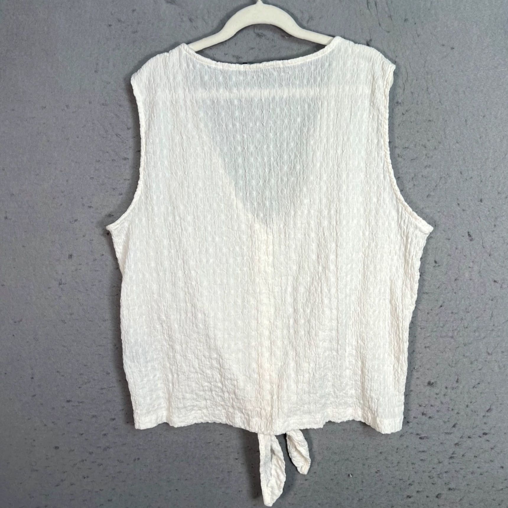 Sanctuary Sanctuary Blouse Shirt Women Sleeveless White Small V-Neck Button-Front Crinkled 90s / 80s Vintage Womens Santcuary Size S / US 4 / IT 40 - 2 Thumbnail