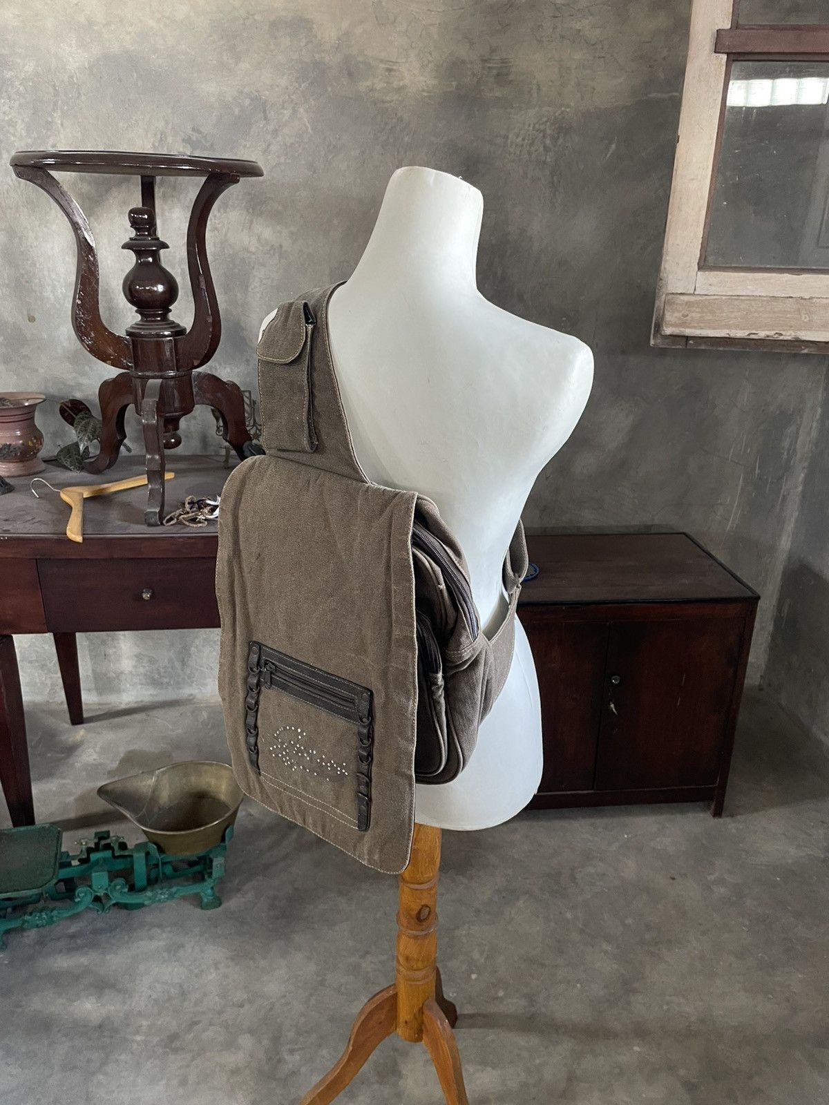 Japanese Brand Vintage Military Crossbody Studded Bag Heavy Weight Canvas Size ONE SIZE - 4 Thumbnail
