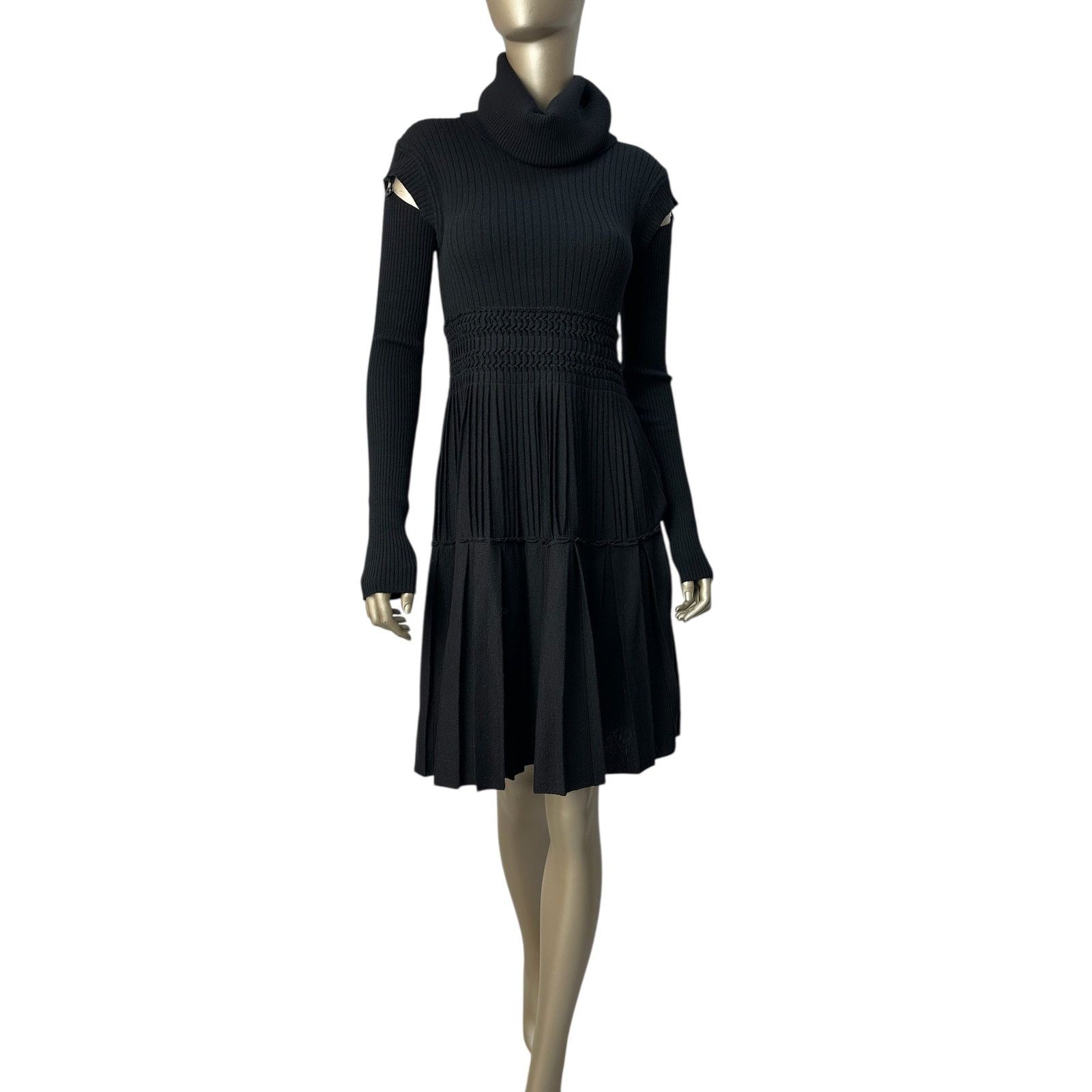 Chanel Chanel Shoulder Cut-Outs Dress Sz.40 Size M / US 6-8 / IT 42-44 - 1 Thumbnail