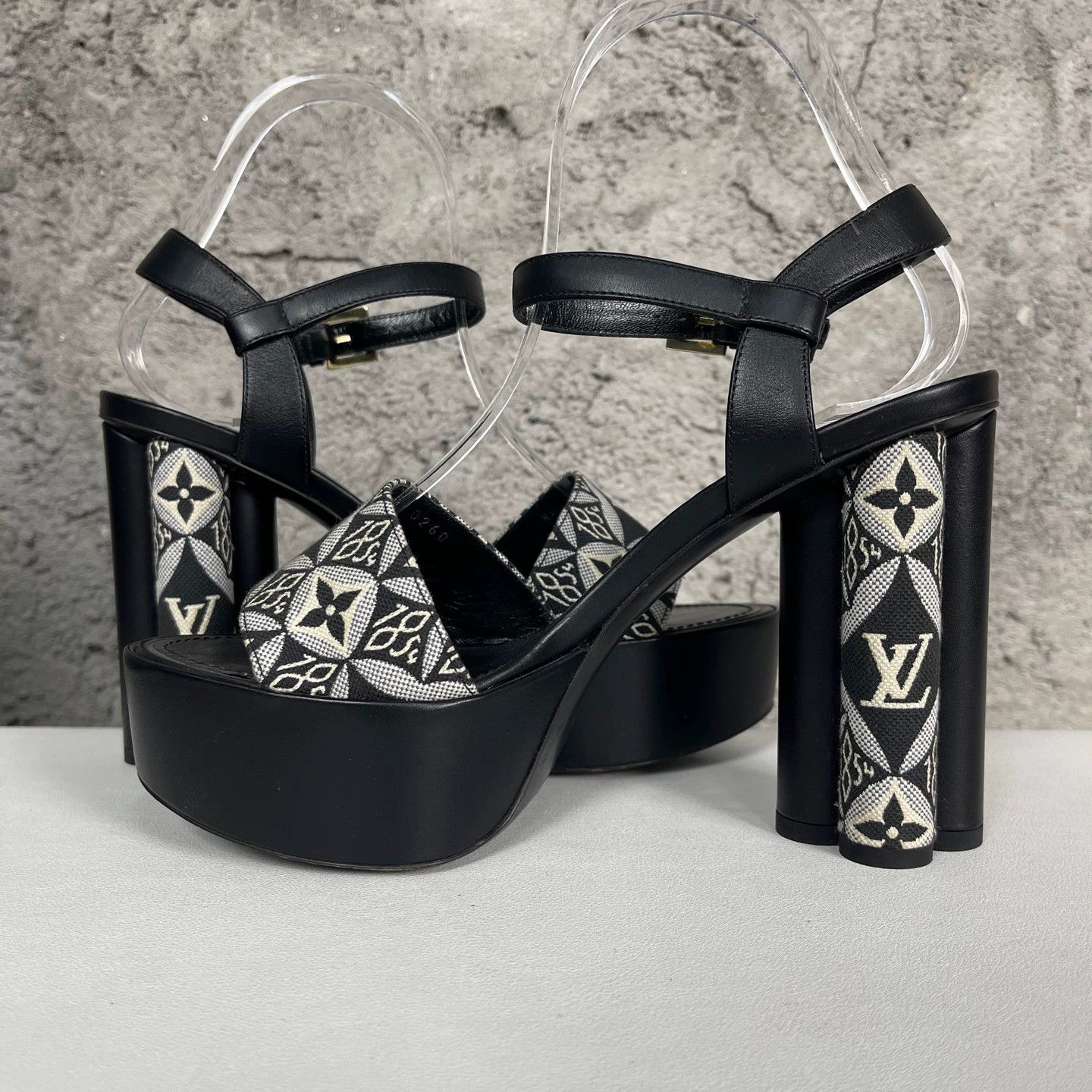 Louis Vuitton Louis Vuitton women's heeled sandals size 37 new Size US 6.5 / IT 36.5 - 6 Thumbnail