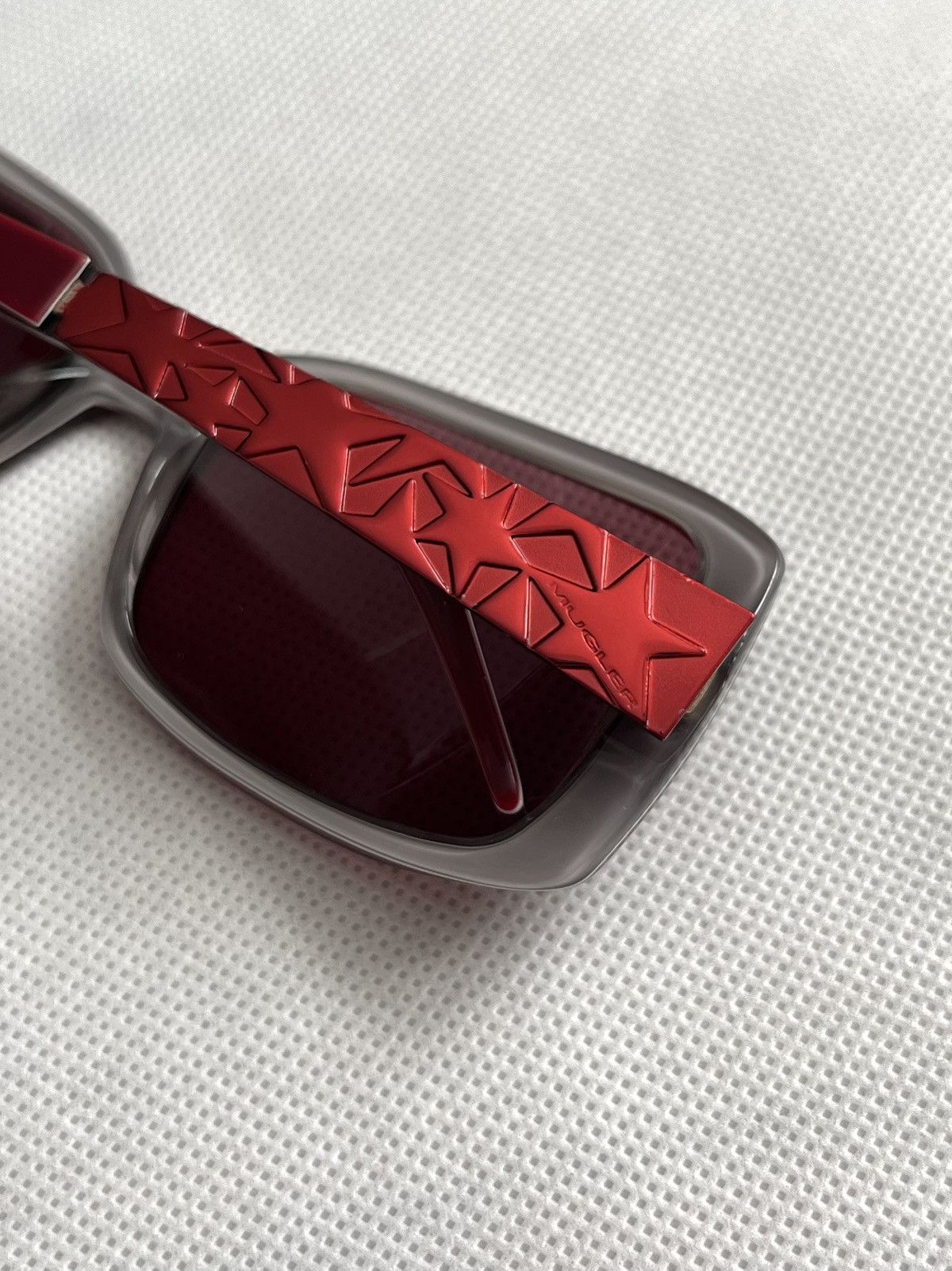 Mugler × Thierry Mugler Mugler Red Stars Sunglasses Avant Garde Size ONE SIZE - 7 Thumbnail