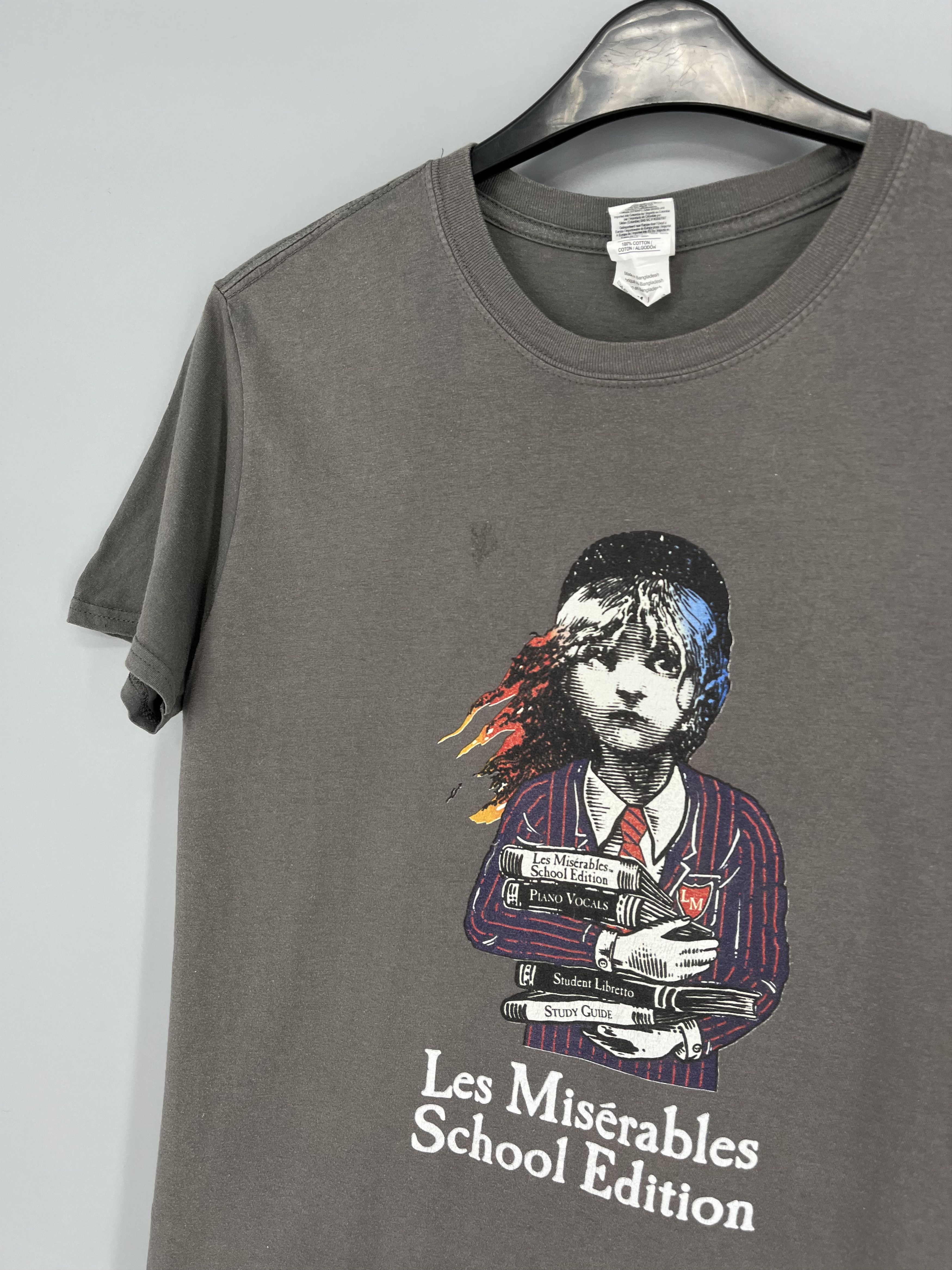 Vintage Vinage Y2K Les Miserables School Edition Size US M / EU 48-50 / 2 - 6 Thumbnail