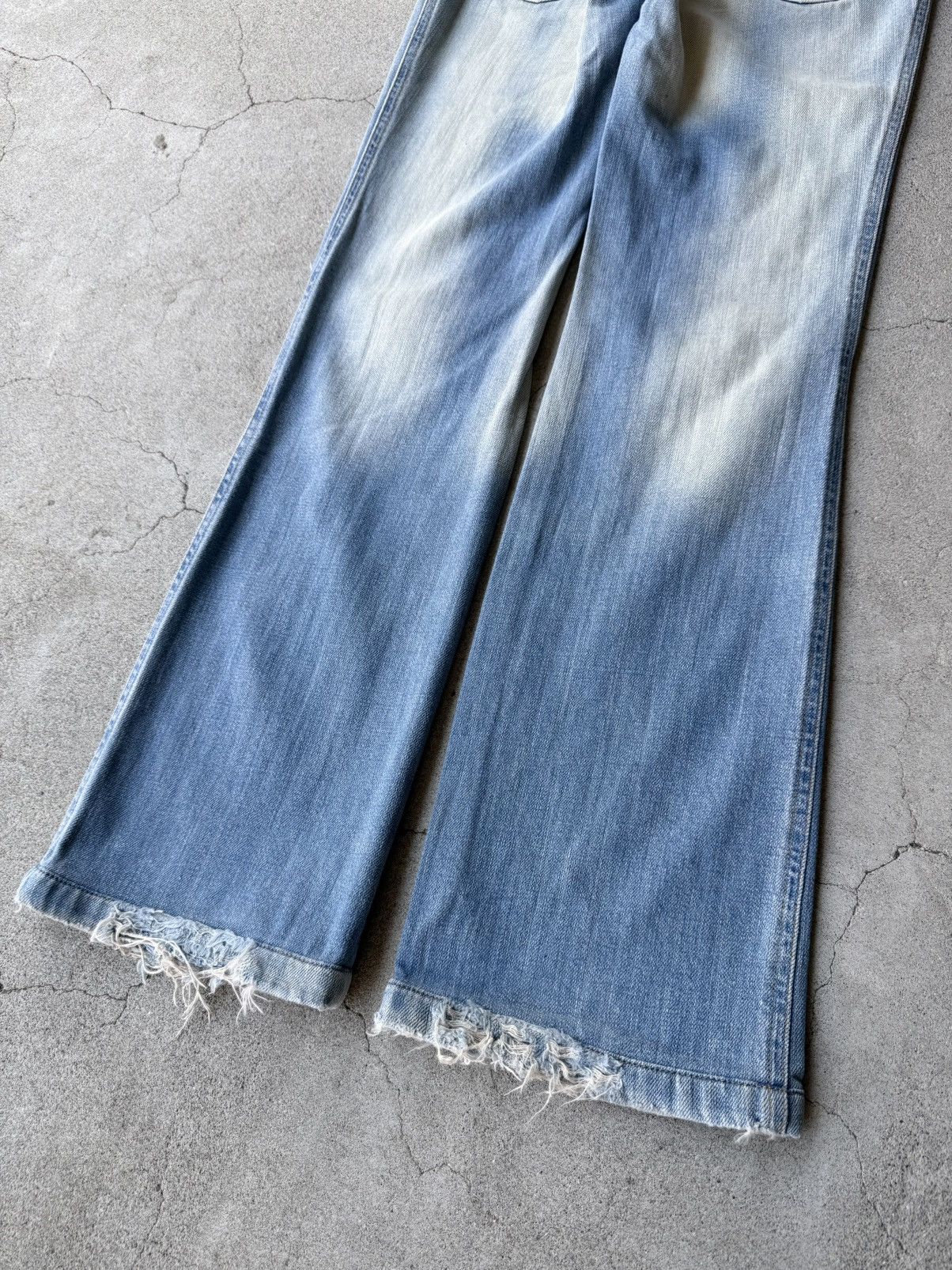 Dolce & Gabbana DOLCE&GABBANA 03SS Rhinestone DG Pockets Damage Flare Jeans Size US 28 / EU 44 - 7 Thumbnail
