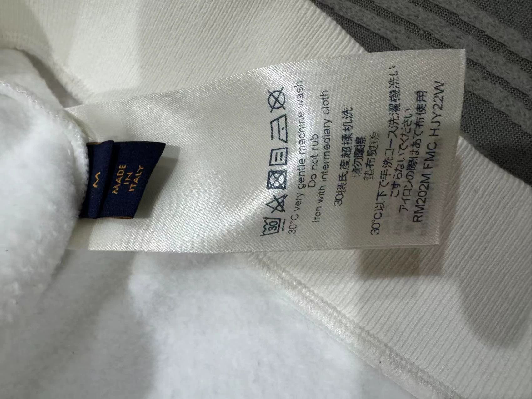 Louis Vuitton LV Hoodie M Size M / US 6-8 / IT 42-44 - 2 Thumbnail