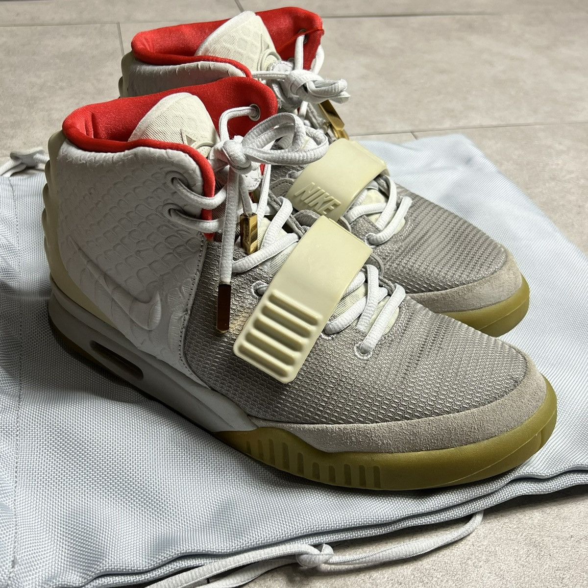 Nike Nike Air Yeezy 2 Pure Platinum Sneaker size 10 Size US 10 / EU 43 - 5 Thumbnail