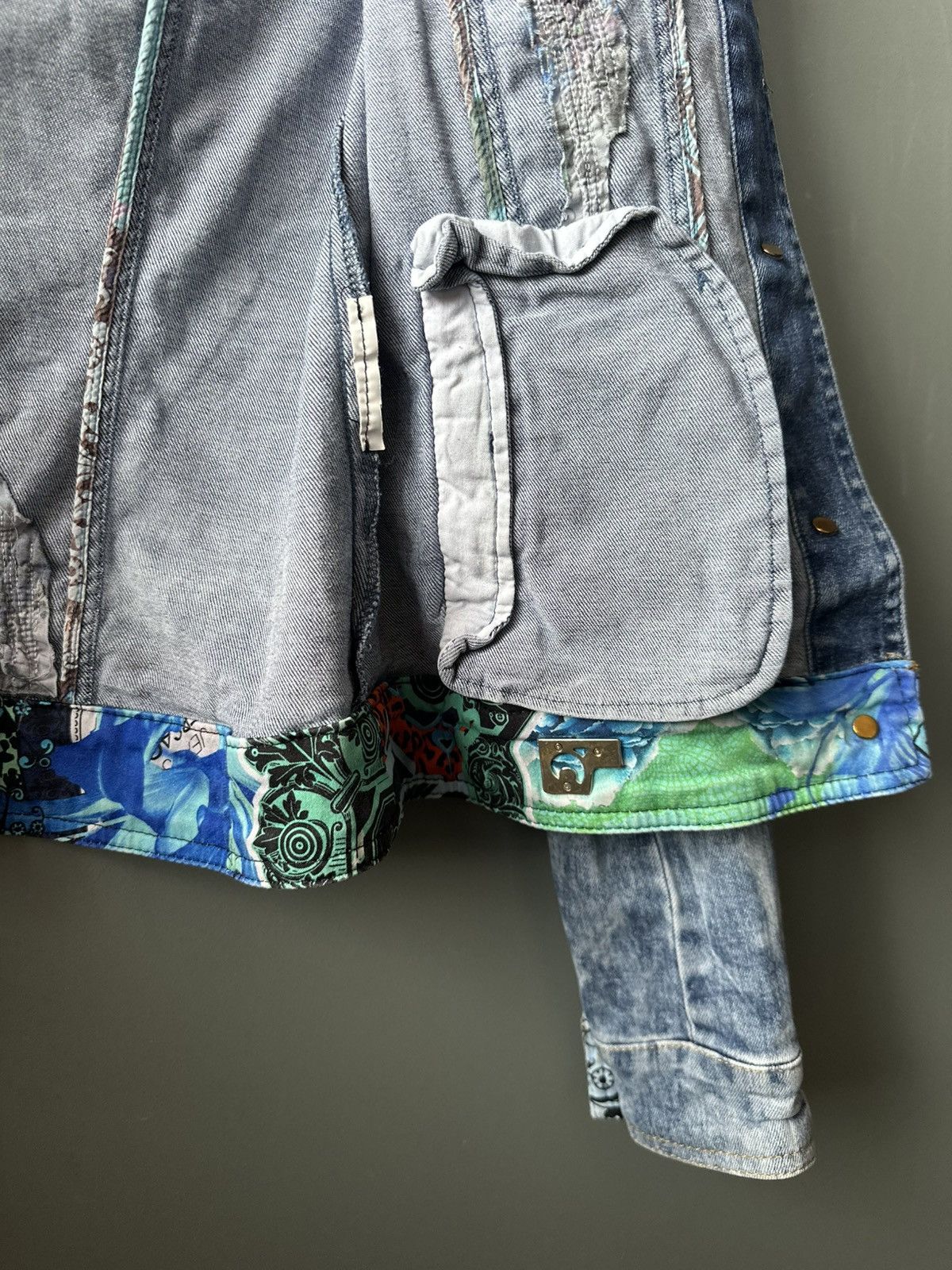 Versace Versace Jeans Distressed Denim Jacket Size M / US 6-8 / IT 42-44 - 10 Thumbnail