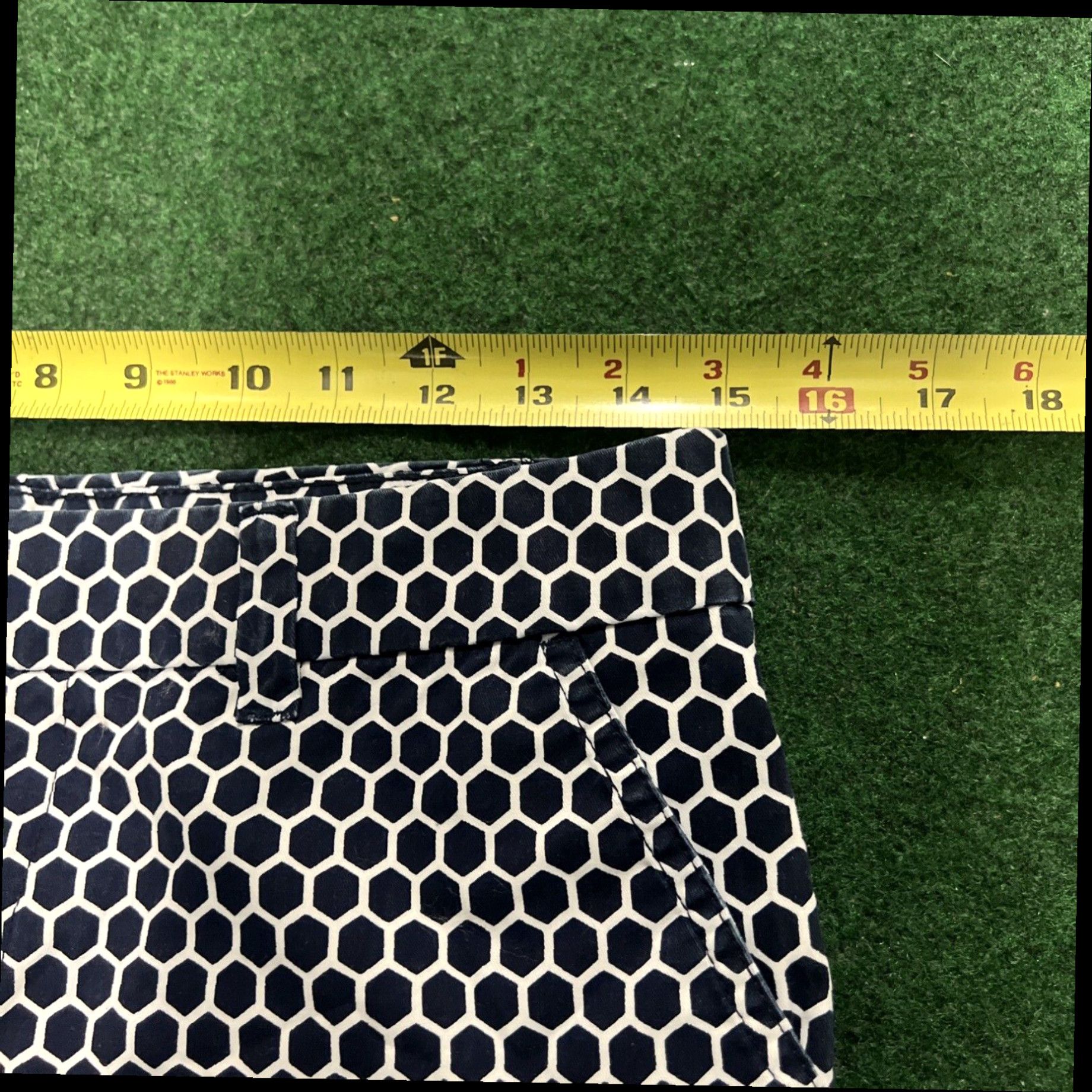 Tommy Hilfiger Tommy Hilfiger Women's Blue And White Gingham Shorts Size 4 Size 27" / US 4 / IT 40 - 6 Thumbnail