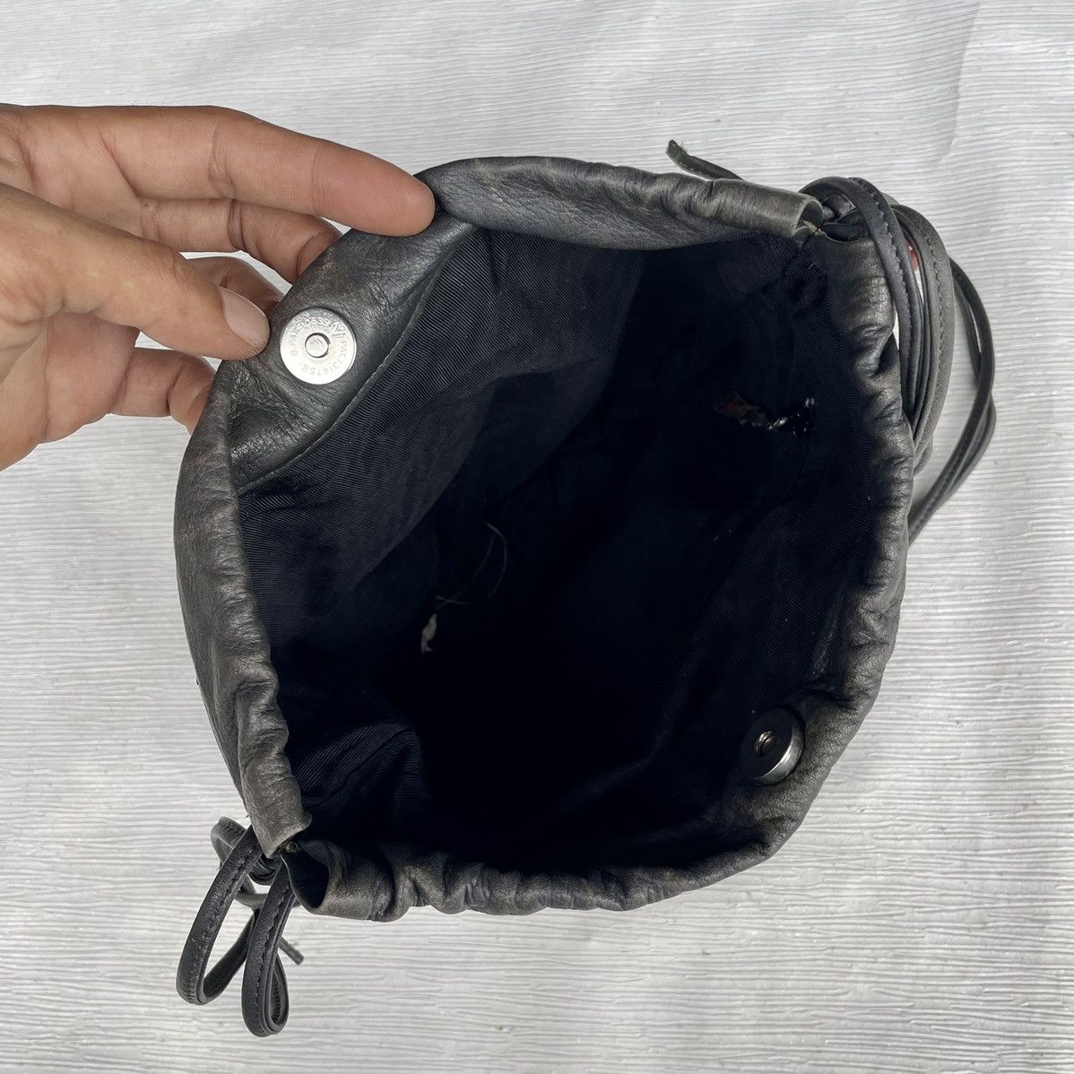 Leather Snake Skin Printed Leather Drawstring Sling Bag Size ONE SIZE - 8 Thumbnail