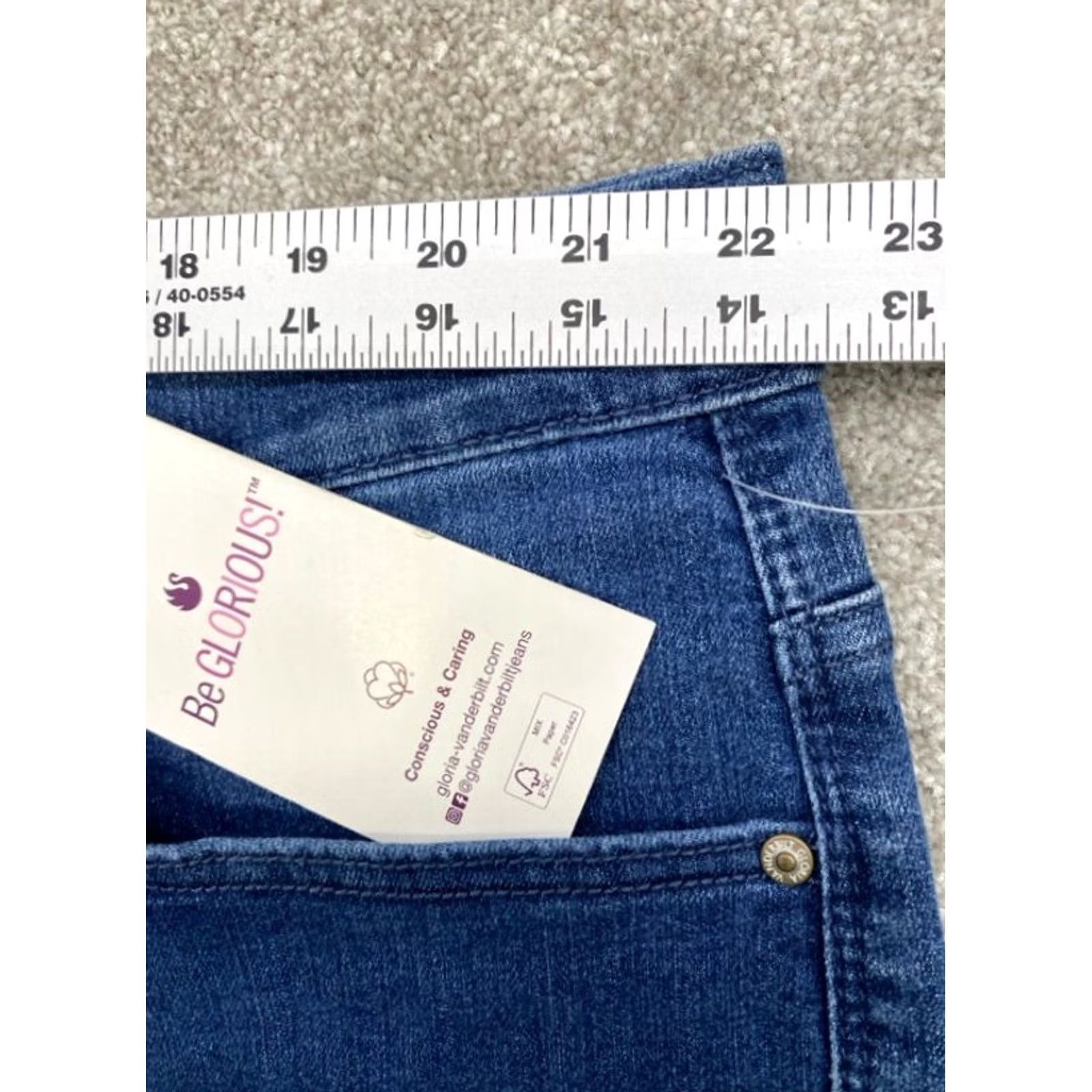 Gloria Vanderbilt Gloria Vanderbilt Jeans Amanda 22W Womens Denim Stretch 5-Pocket Regular Blue Denim NWT Size 40" / US 18 - 6 Thumbnail