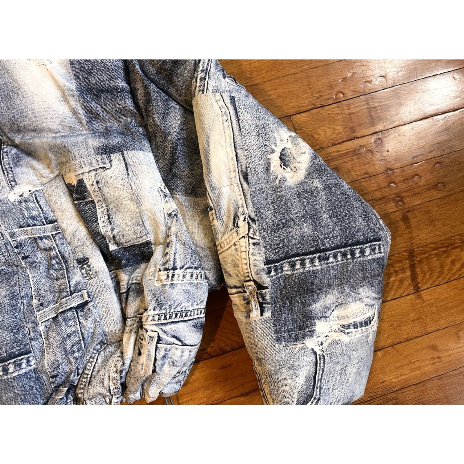Urban Outfitters Urban Outfitters Taryn Cropper Puffer Jacket Women’s 3XL Blue Denim Print Jacket Size XXL / US 16-18 / IT 52-54 - 4 Thumbnail