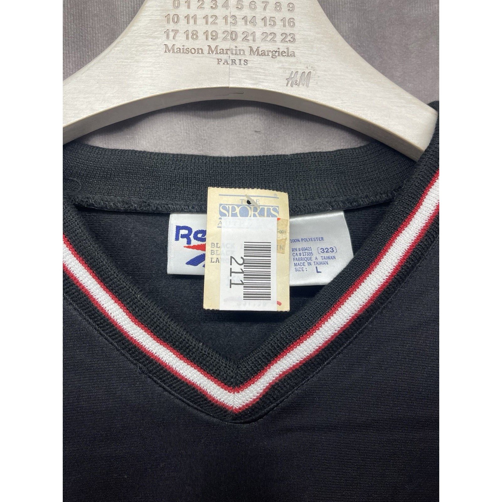 Reebok Vtg 1995 Reebok Basketball V-Neck Sweatshirt NWT Black Red W Size US L / EU 52-54 / 3 - 2 Thumbnail