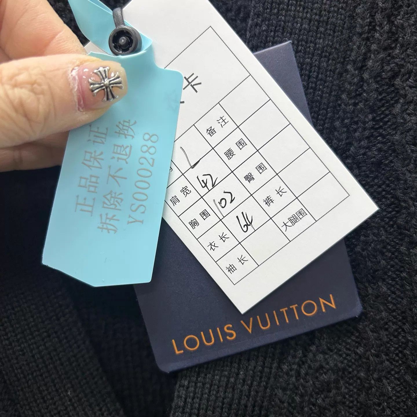 Louis Vuitton Louis Vuitton pearl beaded knit vest new w/ tags L Size US L / EU 52-54 / 3 - 5 Thumbnail