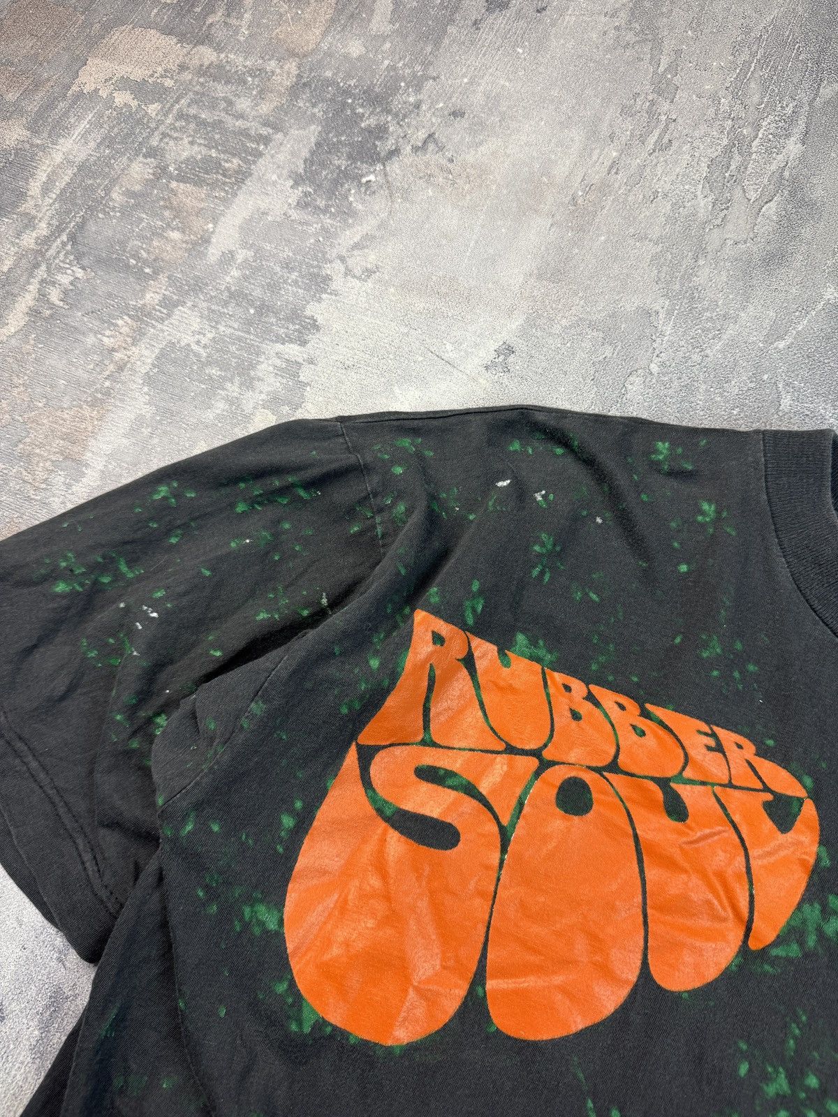 Band Tees Vintage 90s The Beatles "Rubber Soul" AOP T-Shirt Size US XL / EU 56 / 4 - 3 Thumbnail