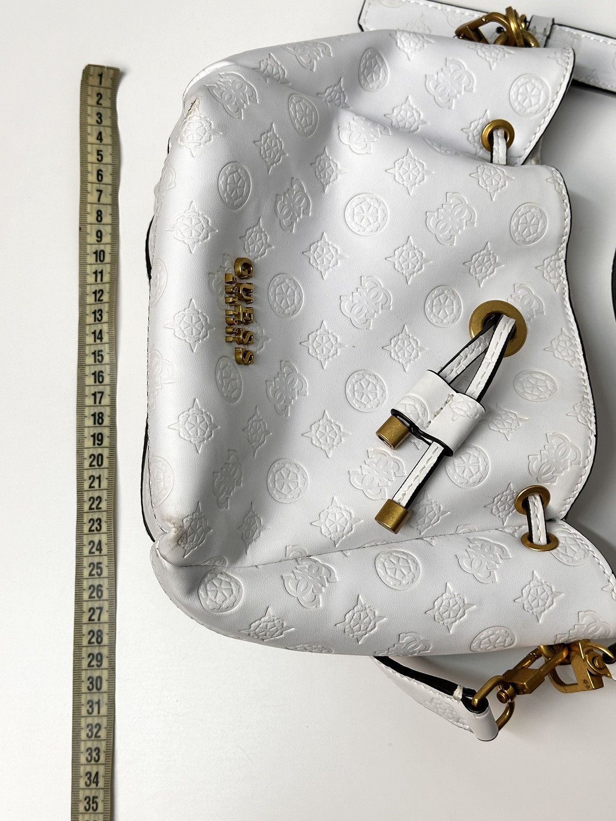 Guess Guess White Monogram Bucket Bag Gold Hardware Y2K Style Size ONE SIZE - 24 Thumbnail