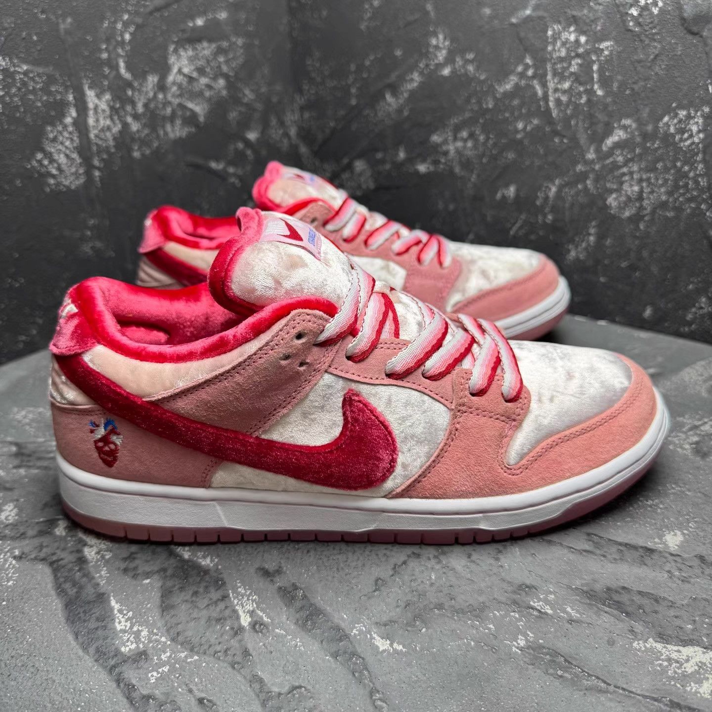 Nike Nike Dunk SB Valentine's Day White Pink Q10 Size US 7 / EU 40 - 4 Thumbnail