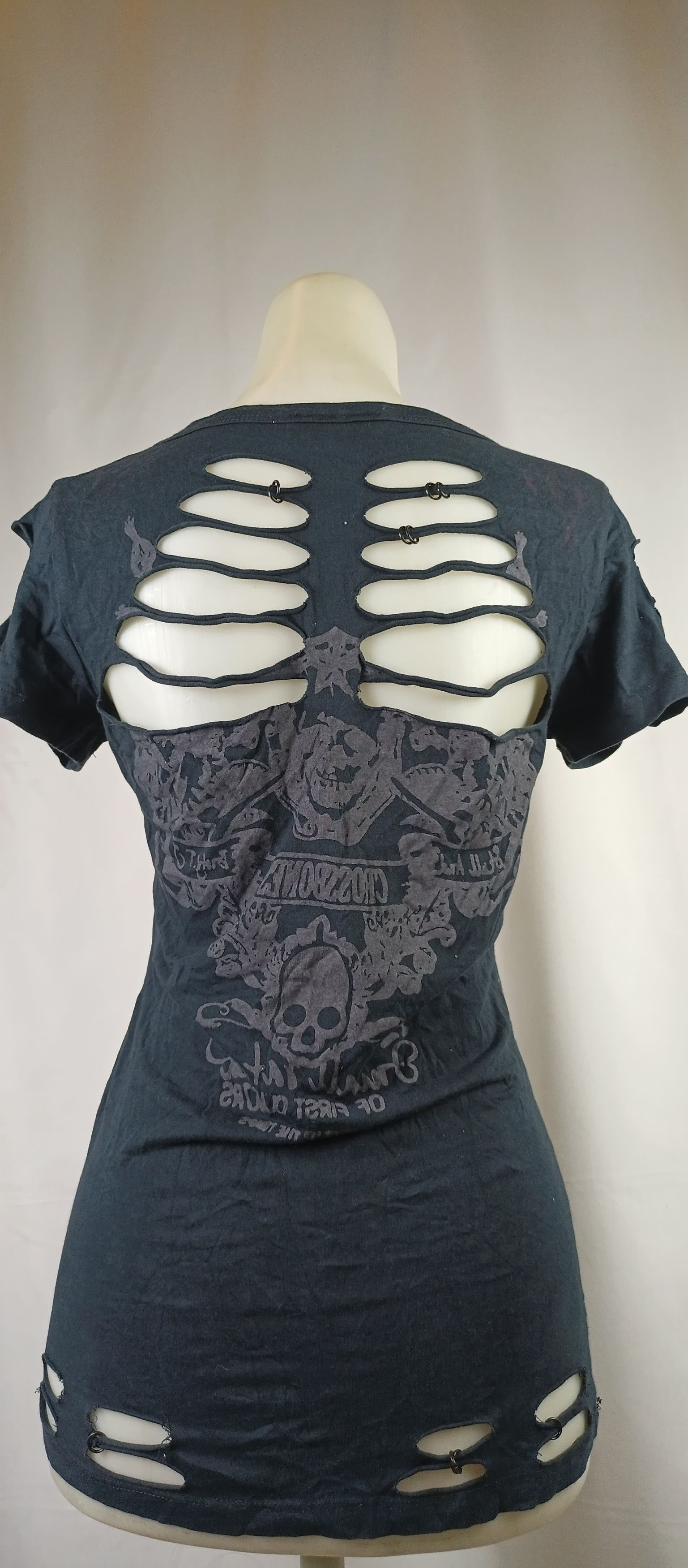 Vintage Crossbonez Distressed Skull Short Sleeve Strict TShirt Size M / US 6-8 / IT 42-44 - 19 Thumbnail