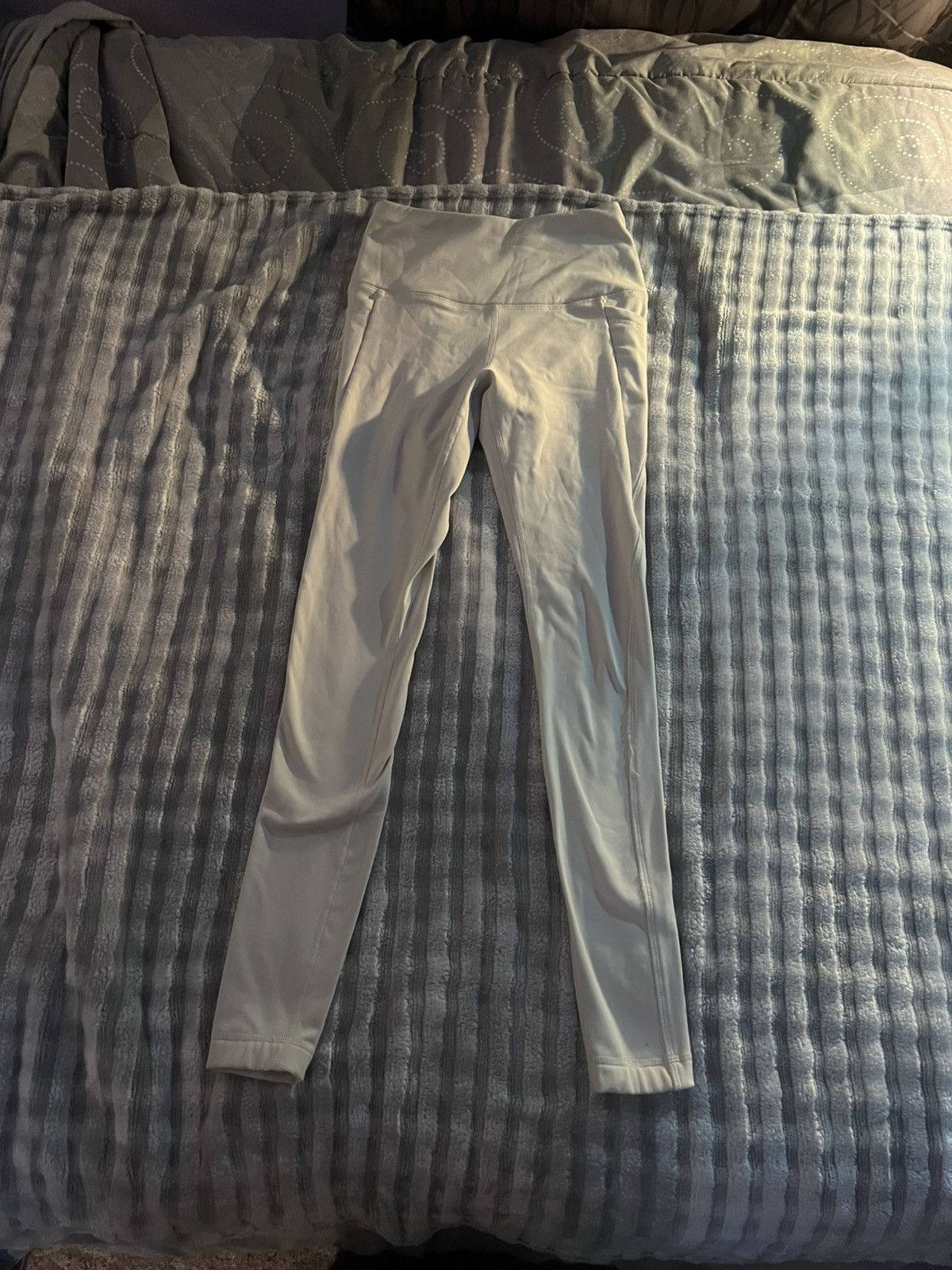 Avalanche White Avalanche Leggings with back zipper pocket Size 25" / US 0 / IT 36 - 1 Thumbnail