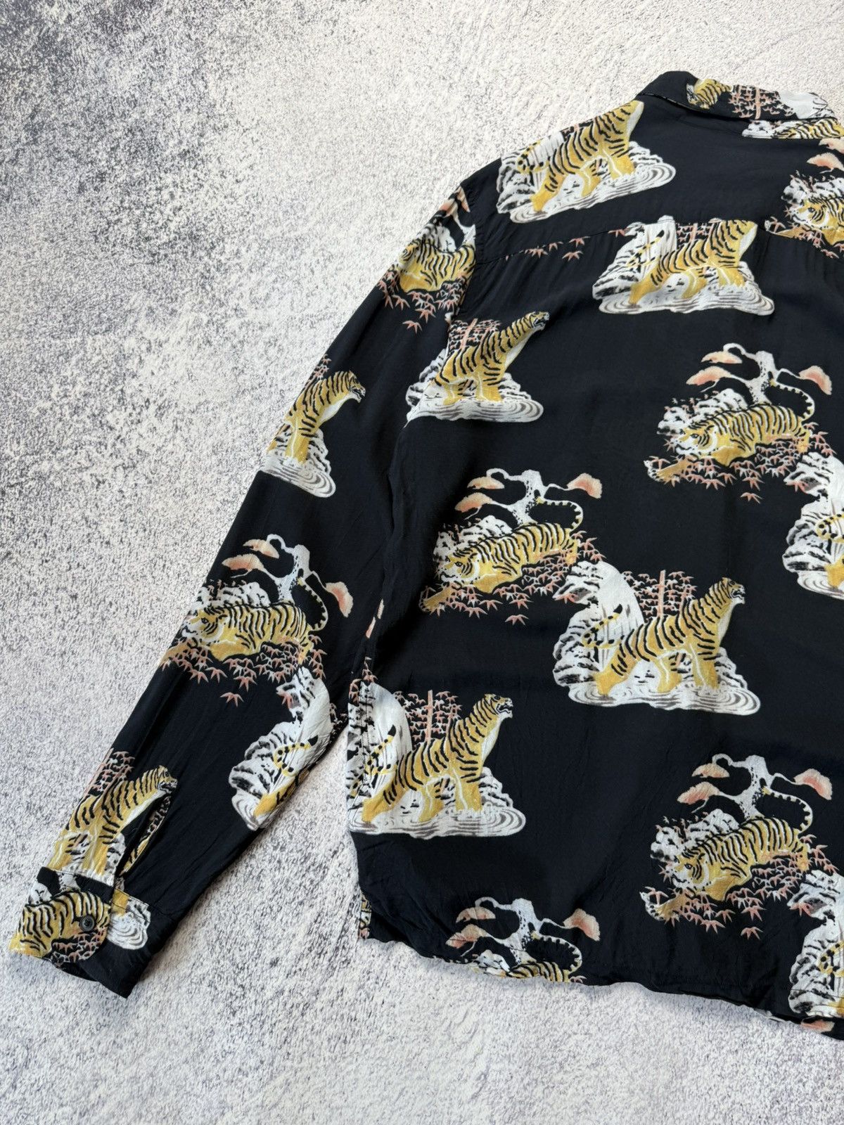 Allsaints Vintage Allsaints Viscose Tiger Crazy Print Y2K Hawaii Shirt Size US L / EU 52-54 / 3 - 25 Thumbnail