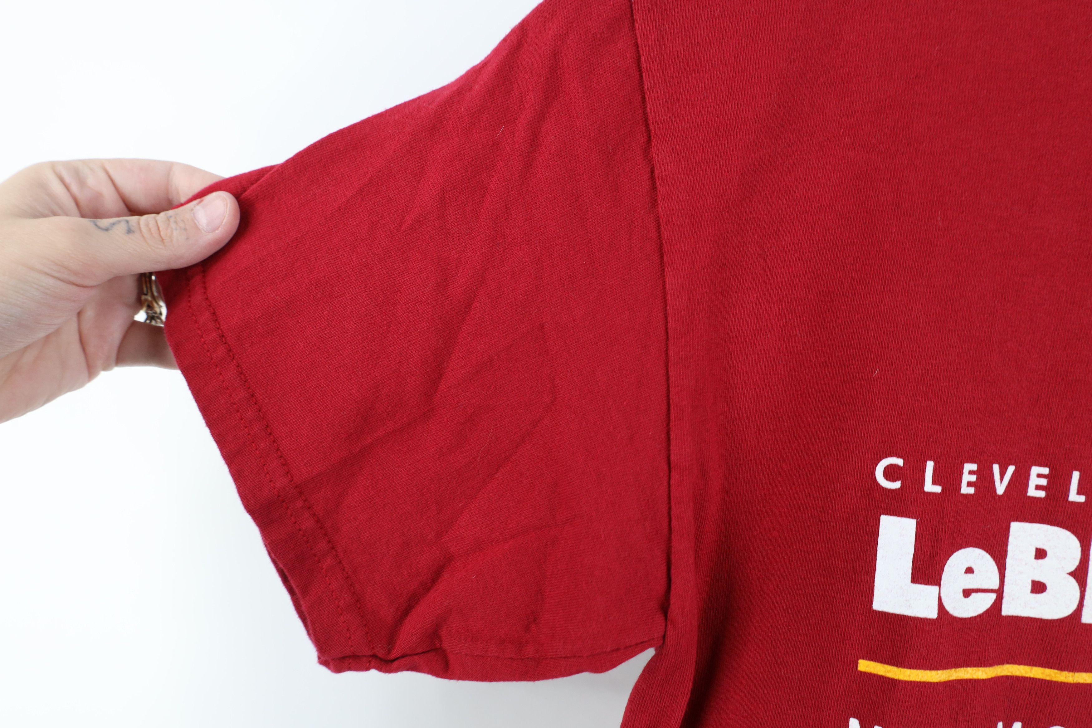 Vintage Vintage Y2K James Cleveland Cavaliers Basketball T-Shirt Size US M / EU 48-50 / 2 - 9 Thumbnail