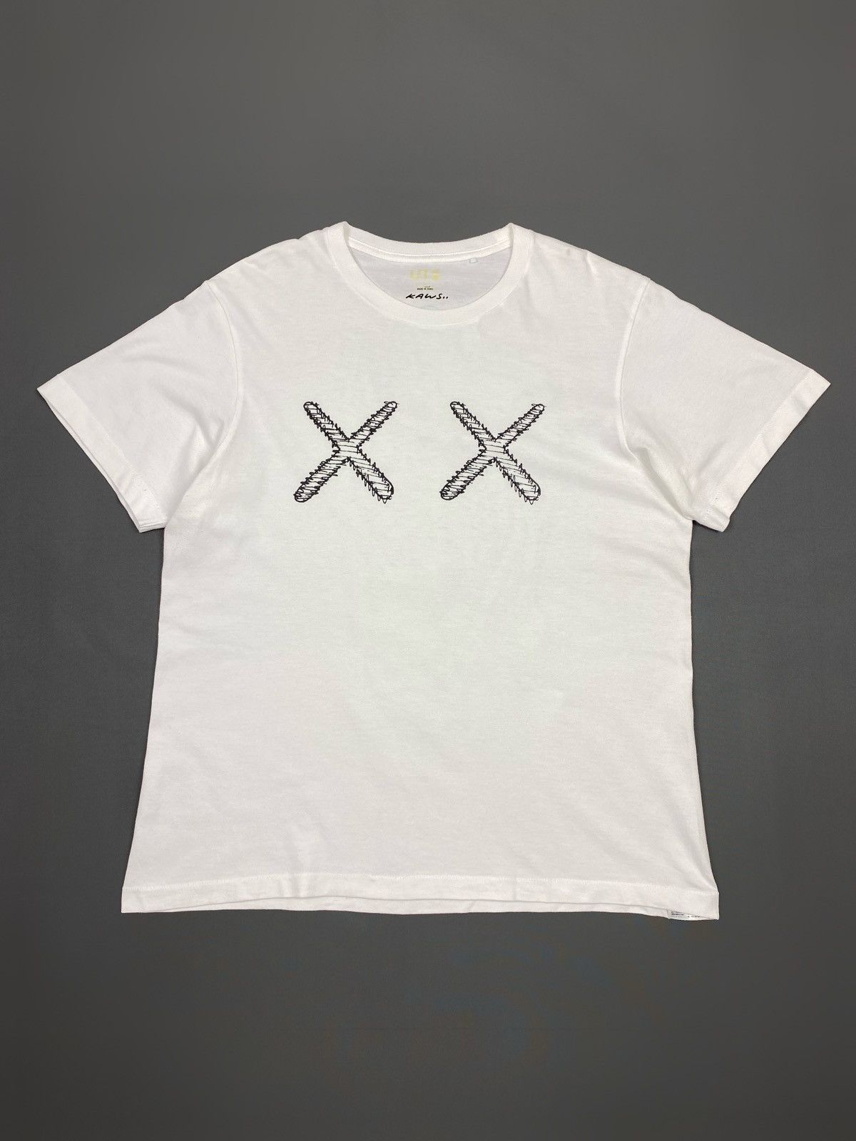 Kaws × Uniqlo Uniqlo x Kaws Skelleton T Shirt Size US L / EU 52-54 / 3 - 2 Thumbnail